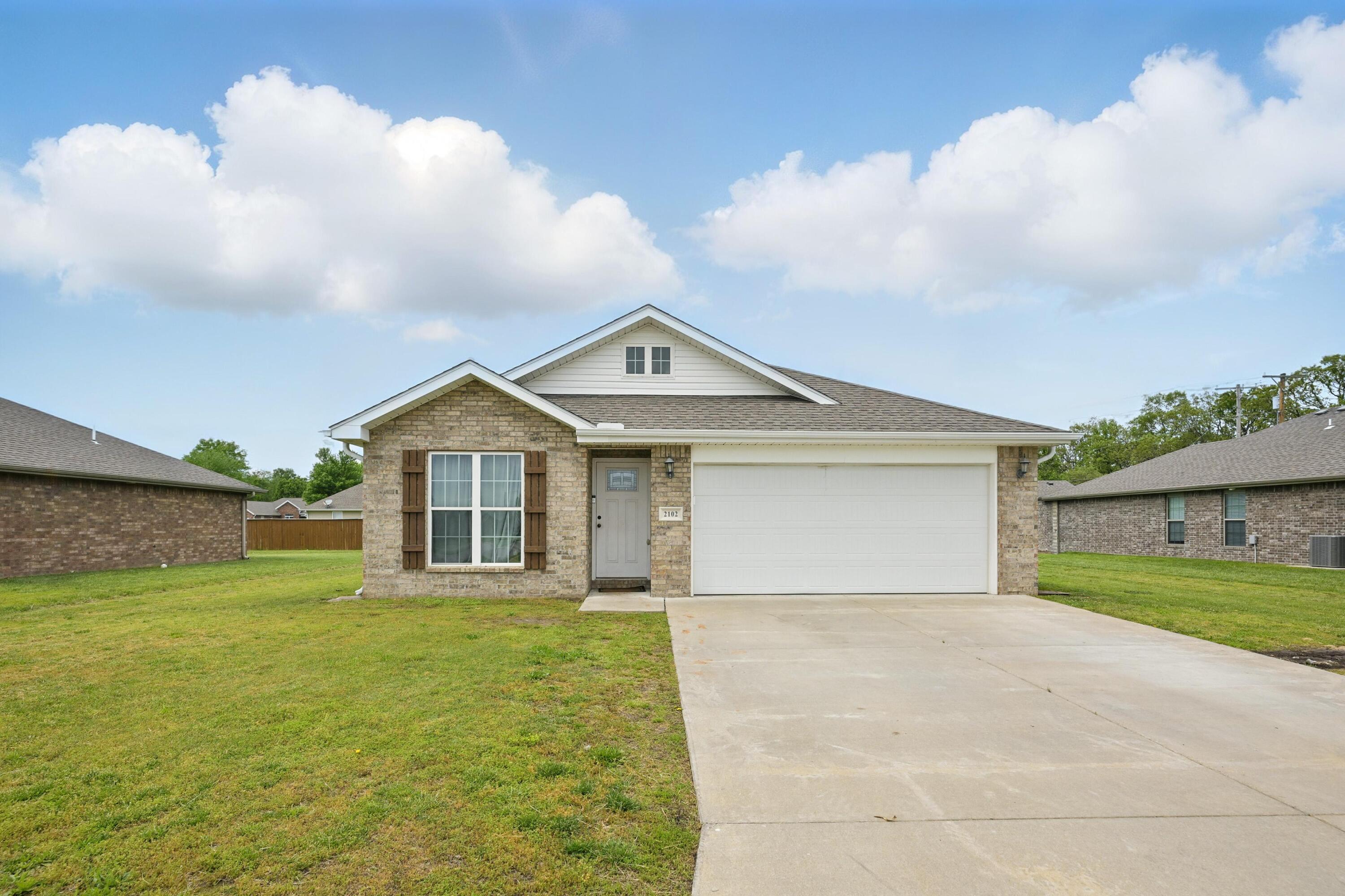 2102 Birdie Lane Property Photo 1