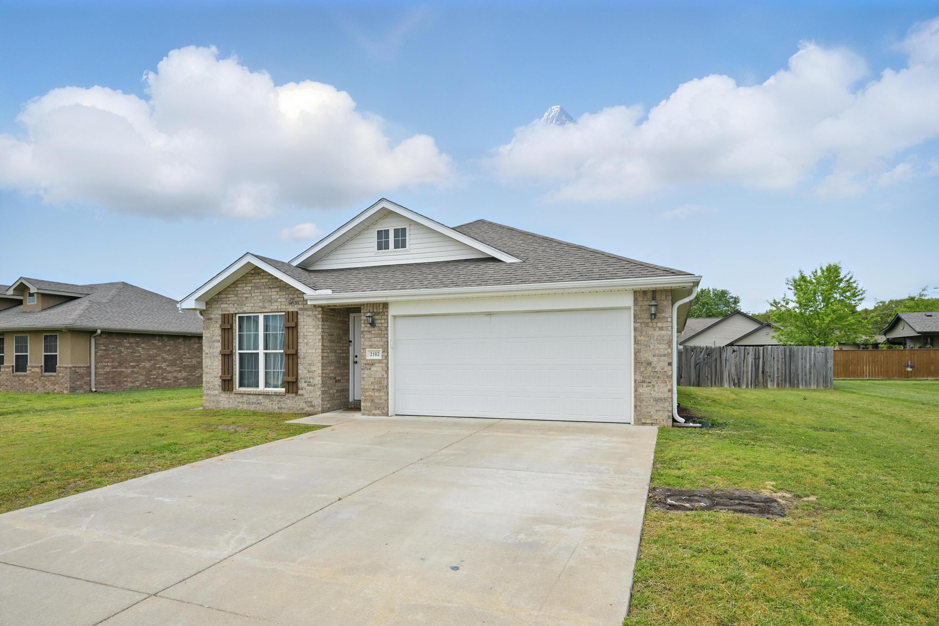 2102 Birdie Lane Property Photo 2