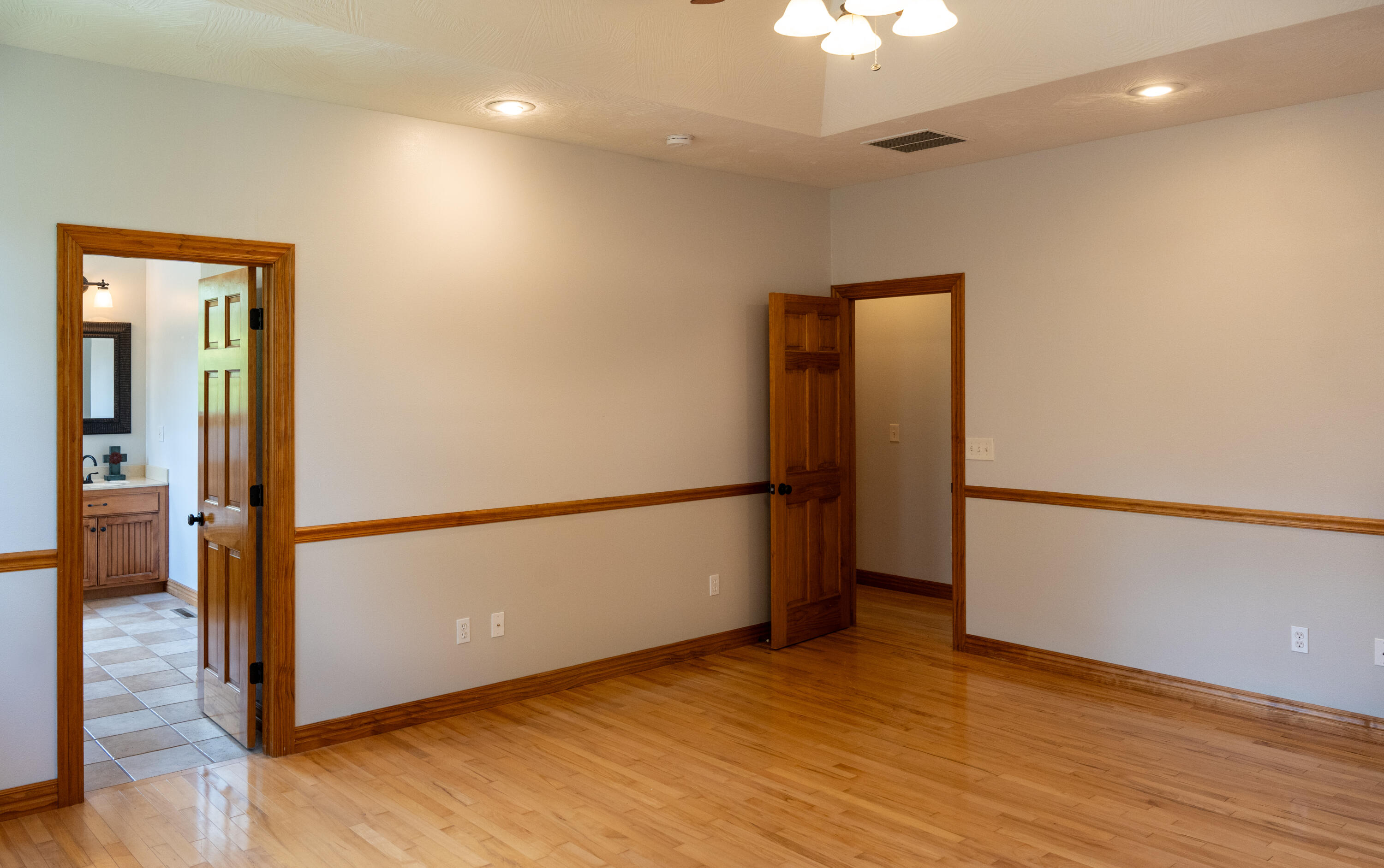 1099 East Julian Street Property Photo 18