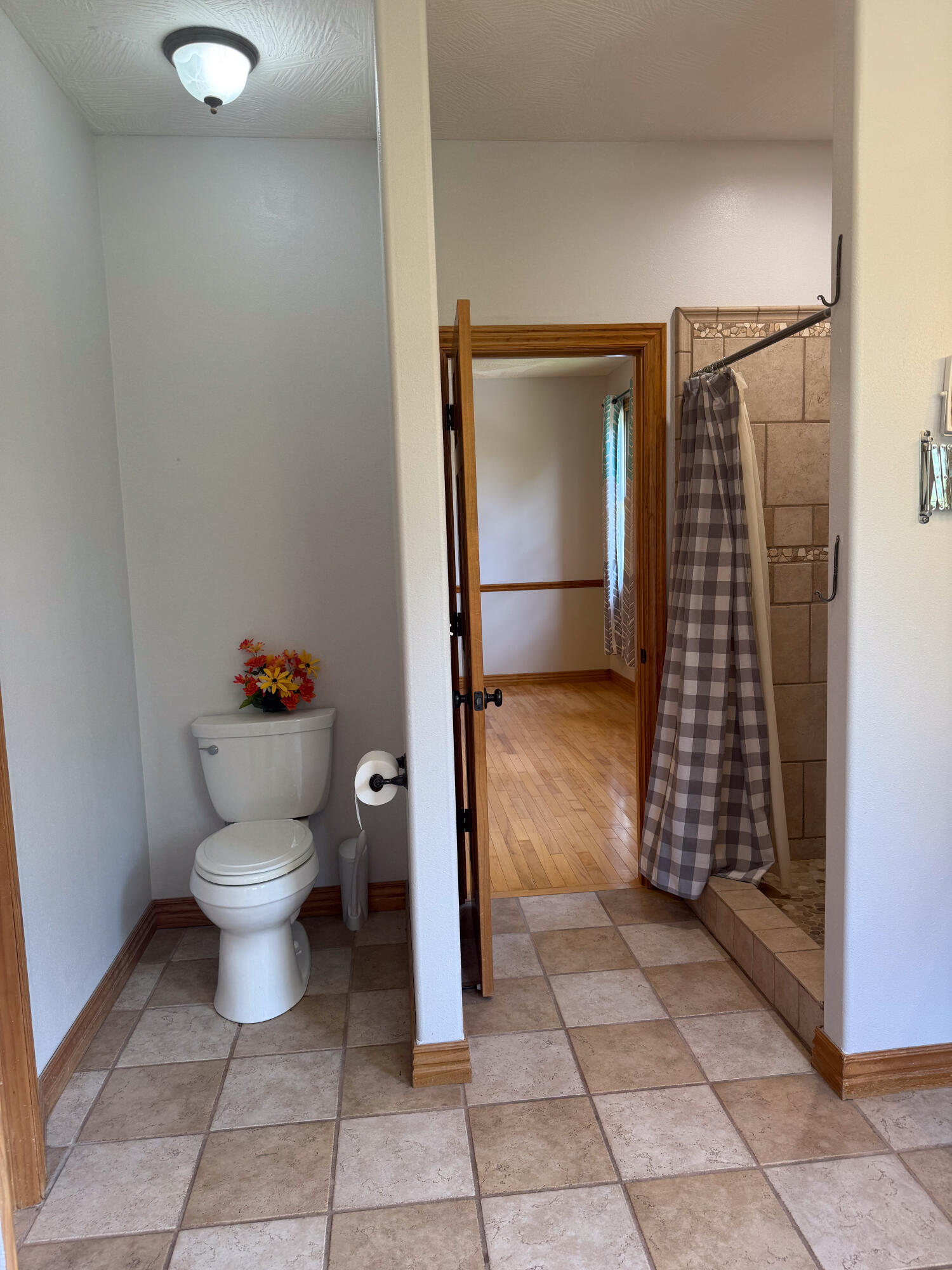 1099 East Julian Street Property Photo 24