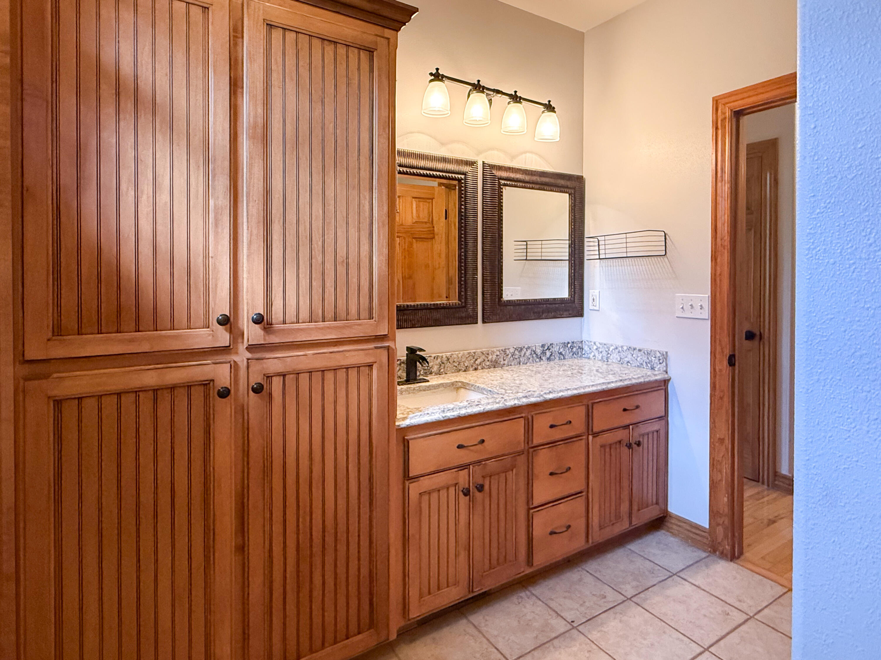1099 East Julian Street Property Photo 31