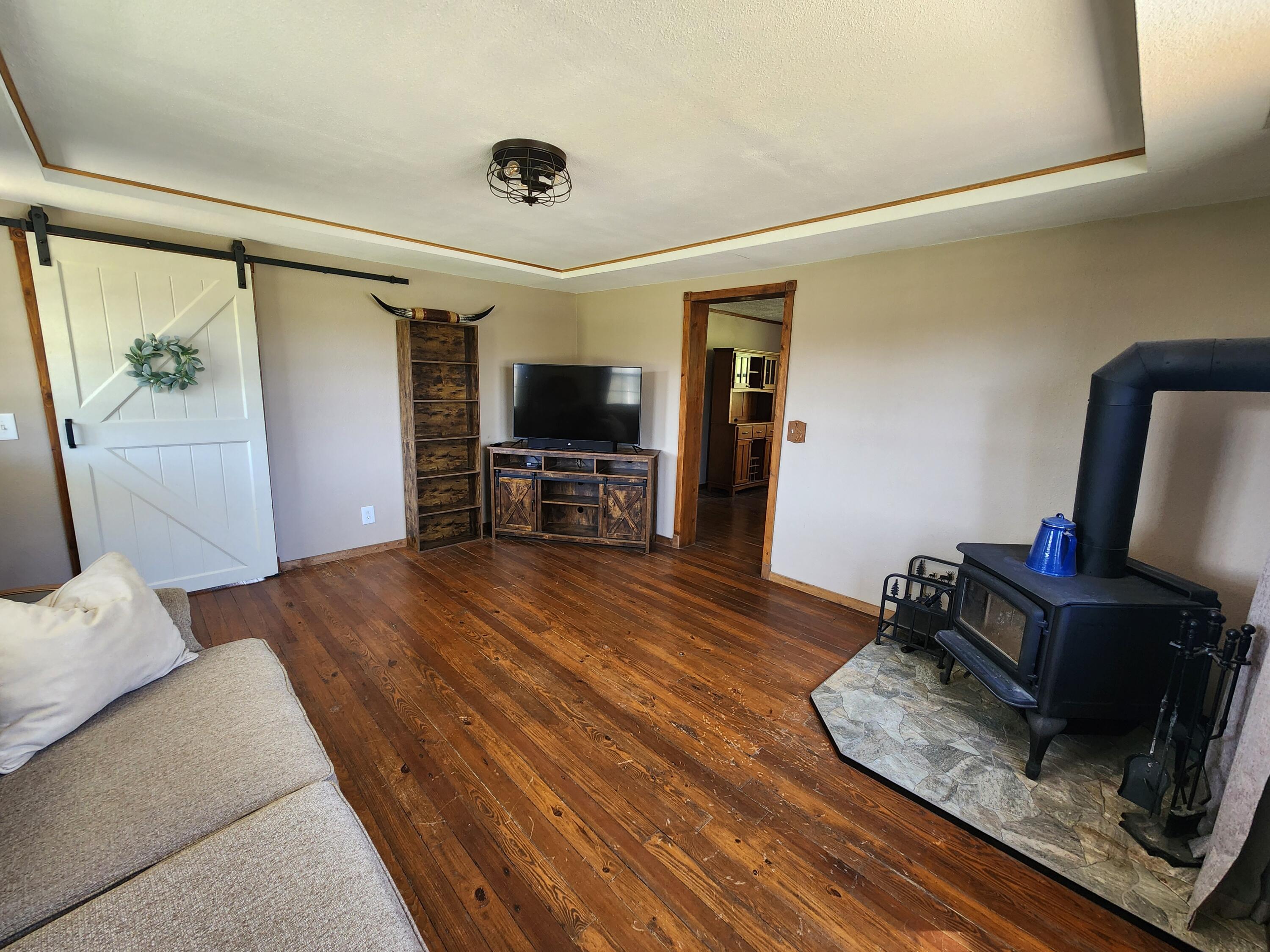 16090 Farm Road 2130 Property Photo 11