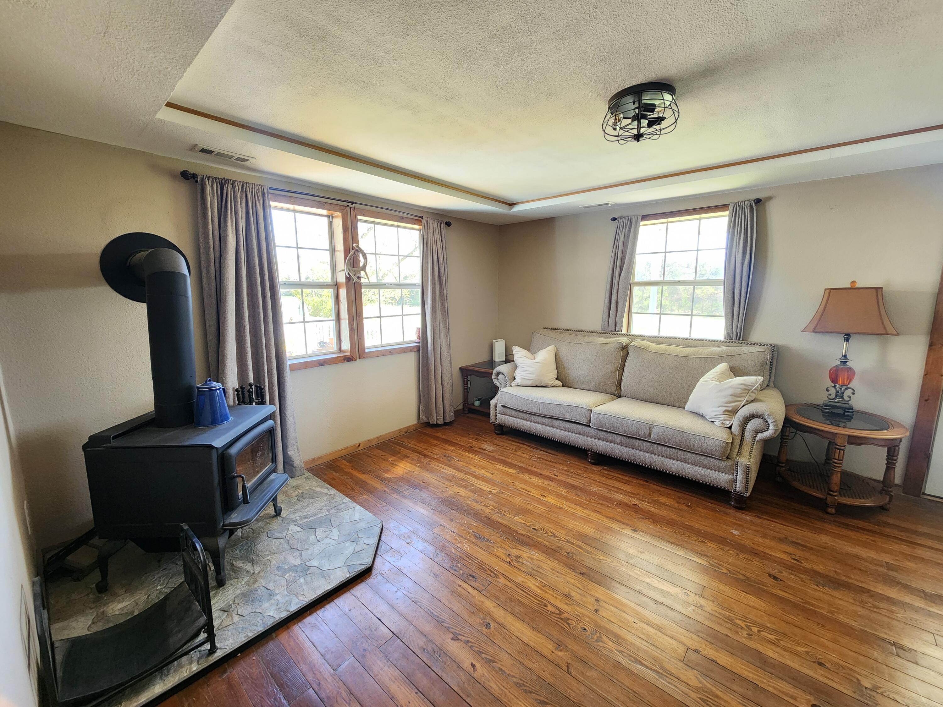 16090 Farm Road 2130 Property Photo 14