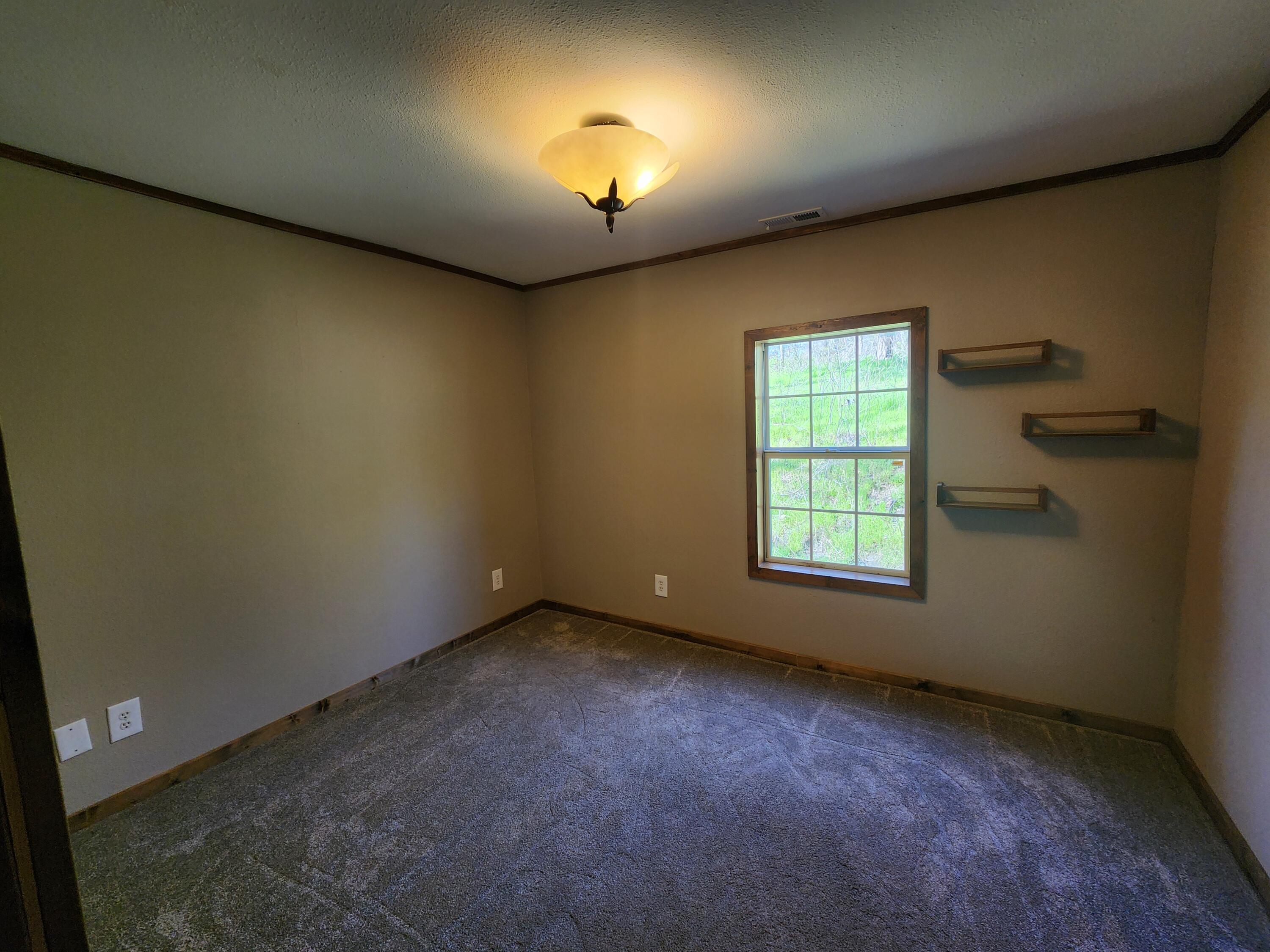 16090 Farm Road 2130 Property Photo 15