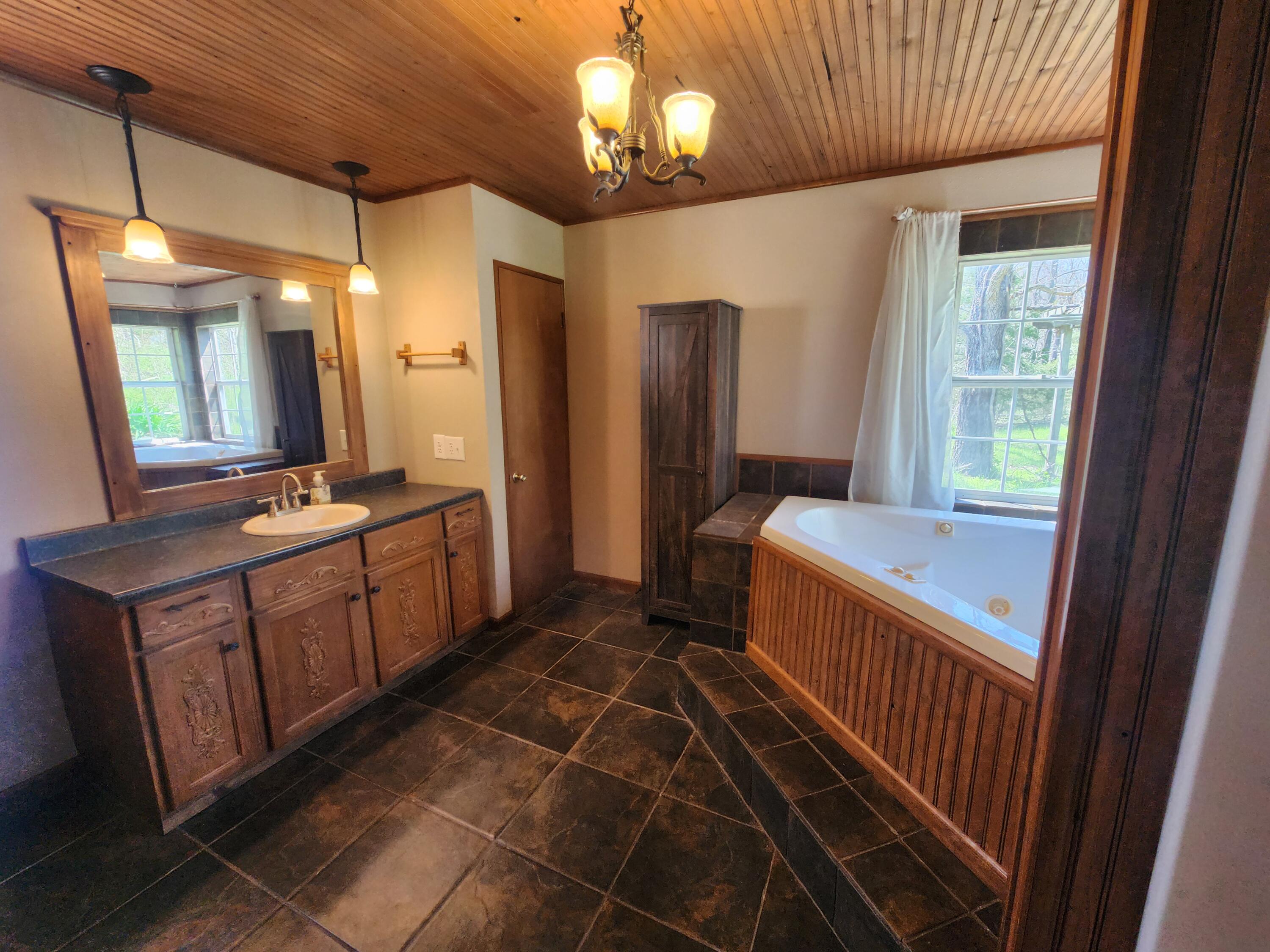 16090 Farm Road 2130 Property Photo 21