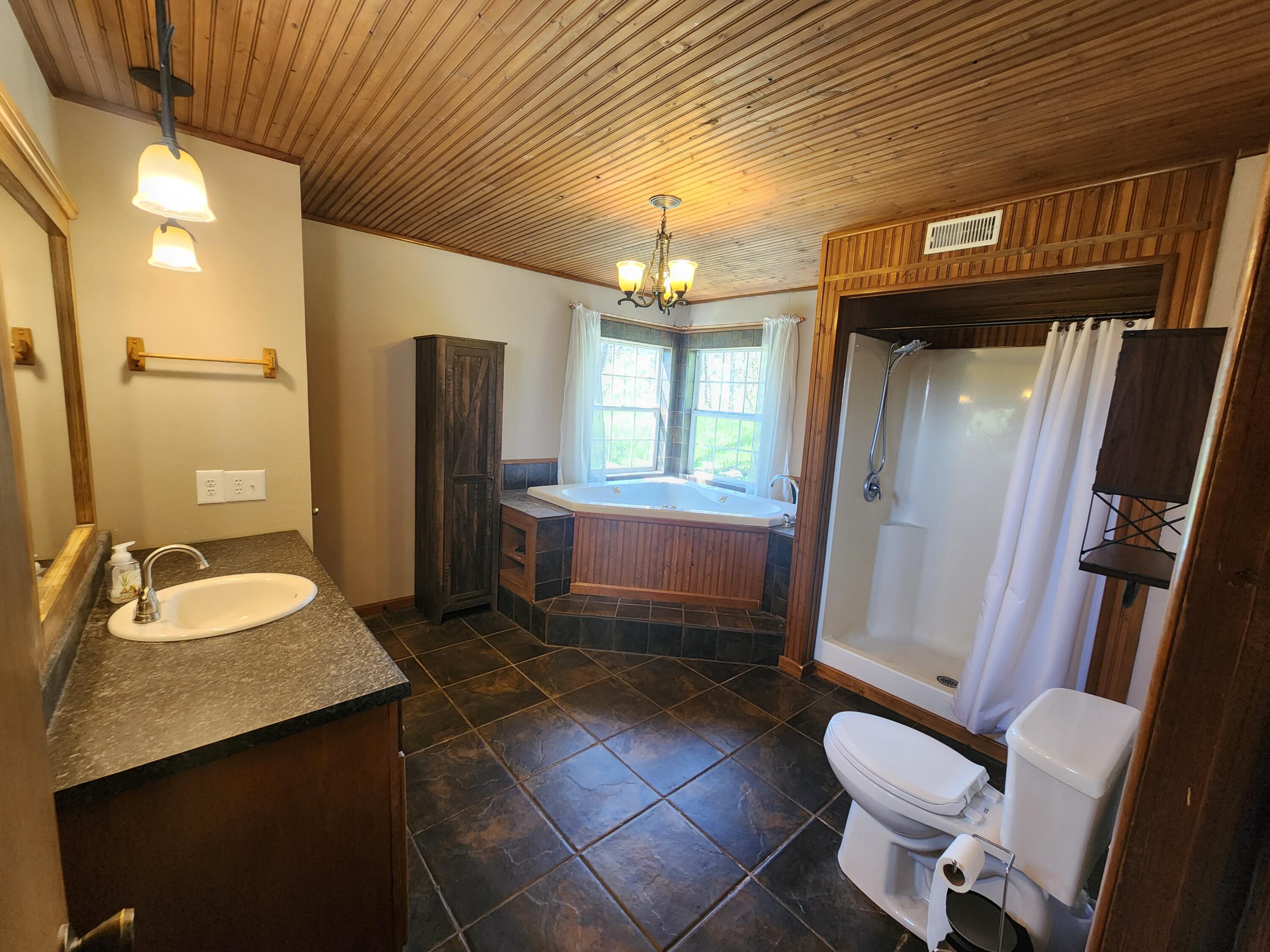 16090 Farm Road 2130 Property Photo 23