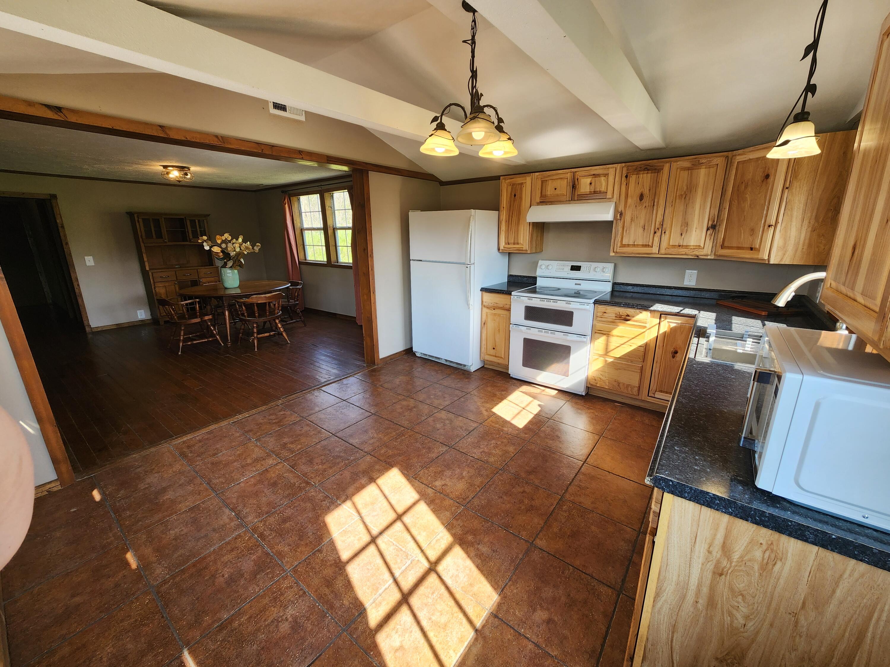 16090 Farm Road 2130 Property Photo 27