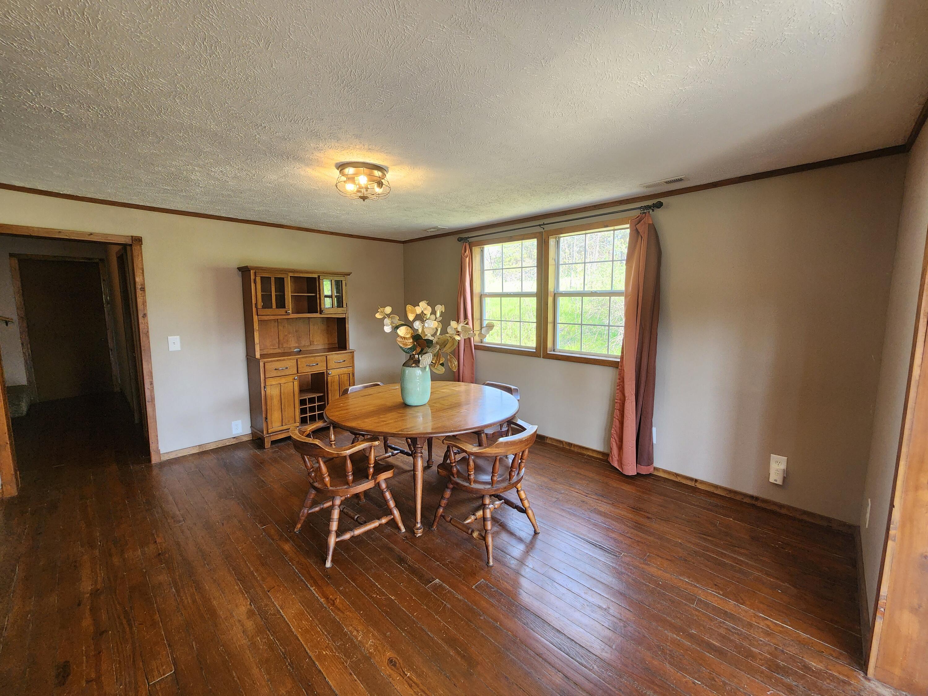 16090 Farm Road 2130 Property Photo 29