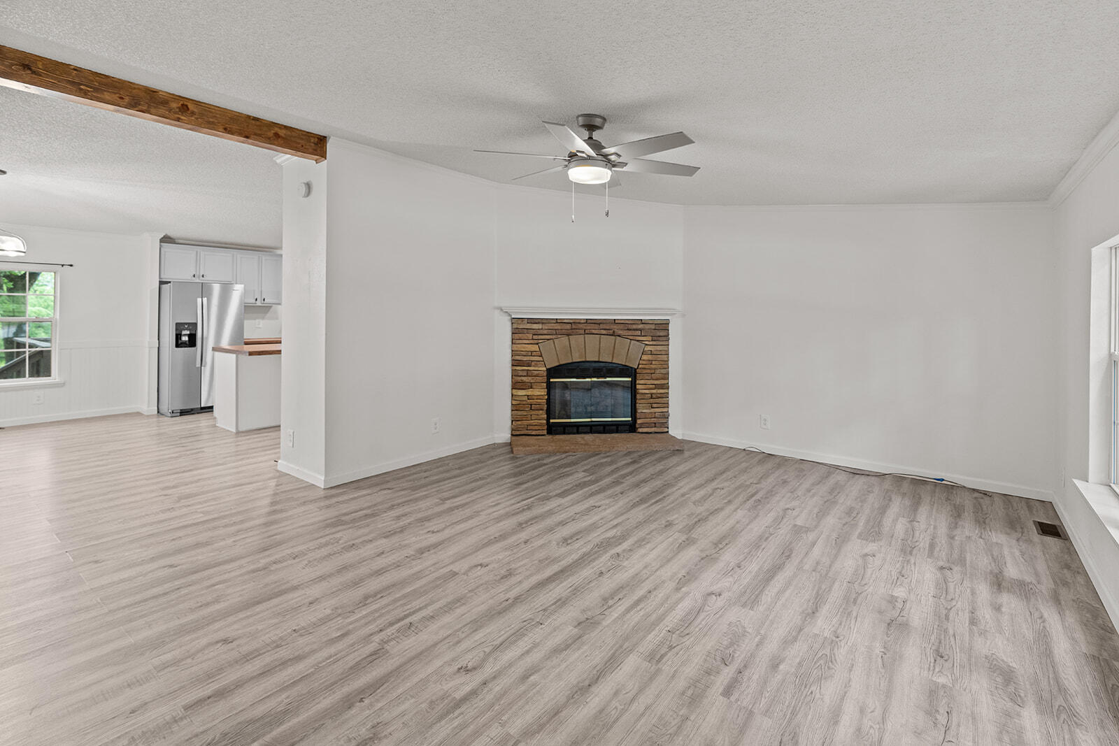 313 Laurel Street Property Photo 6
