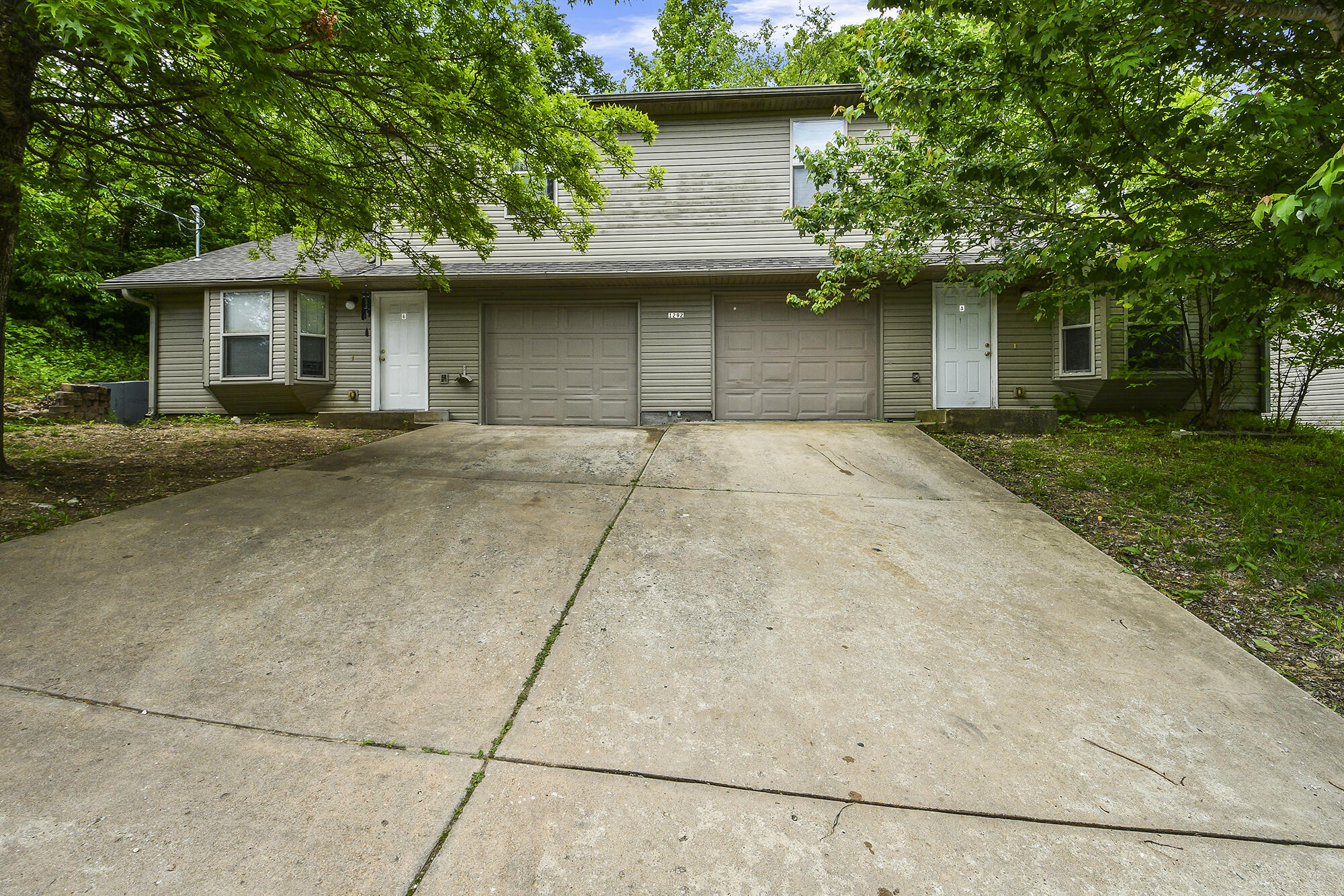 1292 Hillcrest Place Property Photo 2