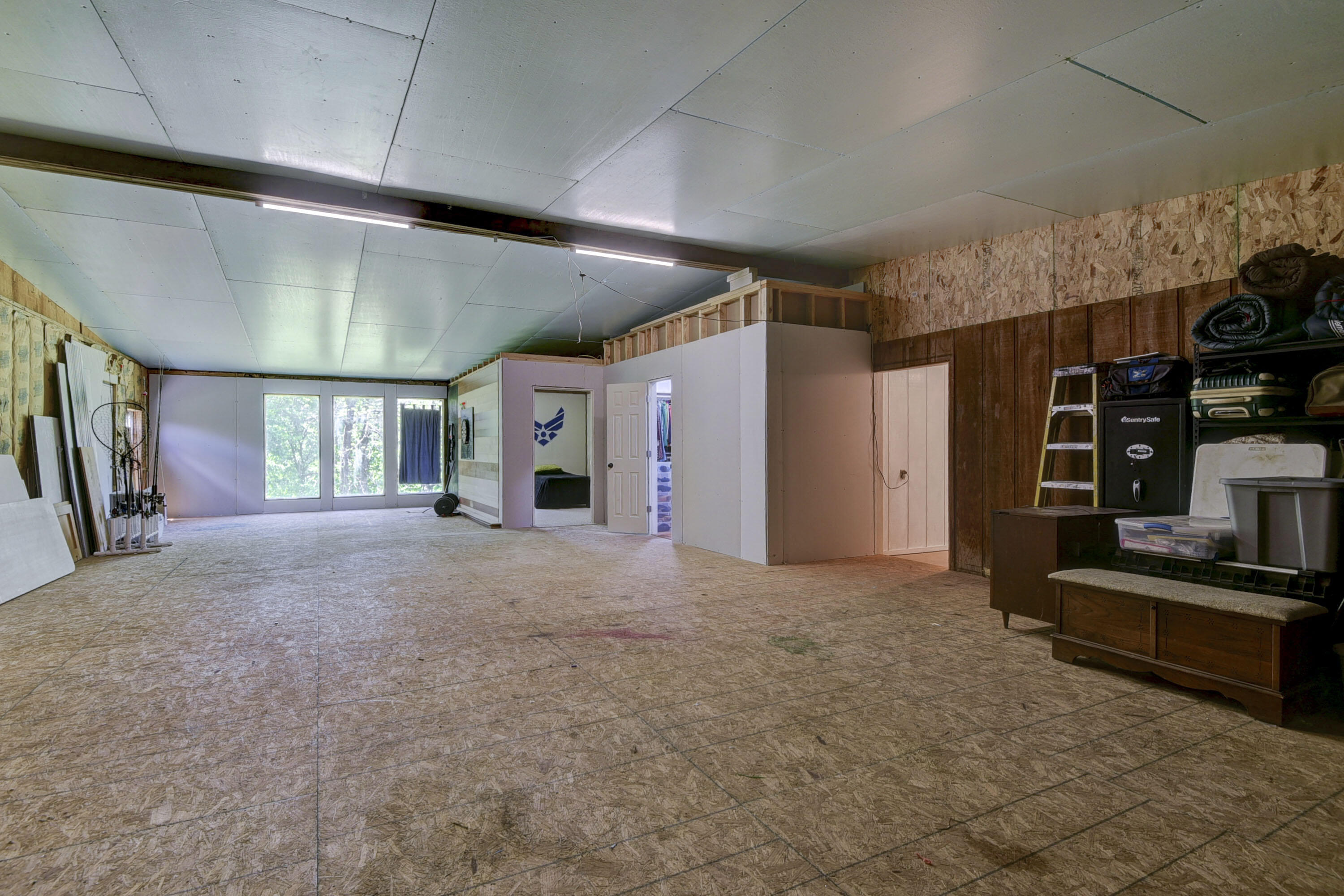 12056 Farm Road 1100 Property Photo 38