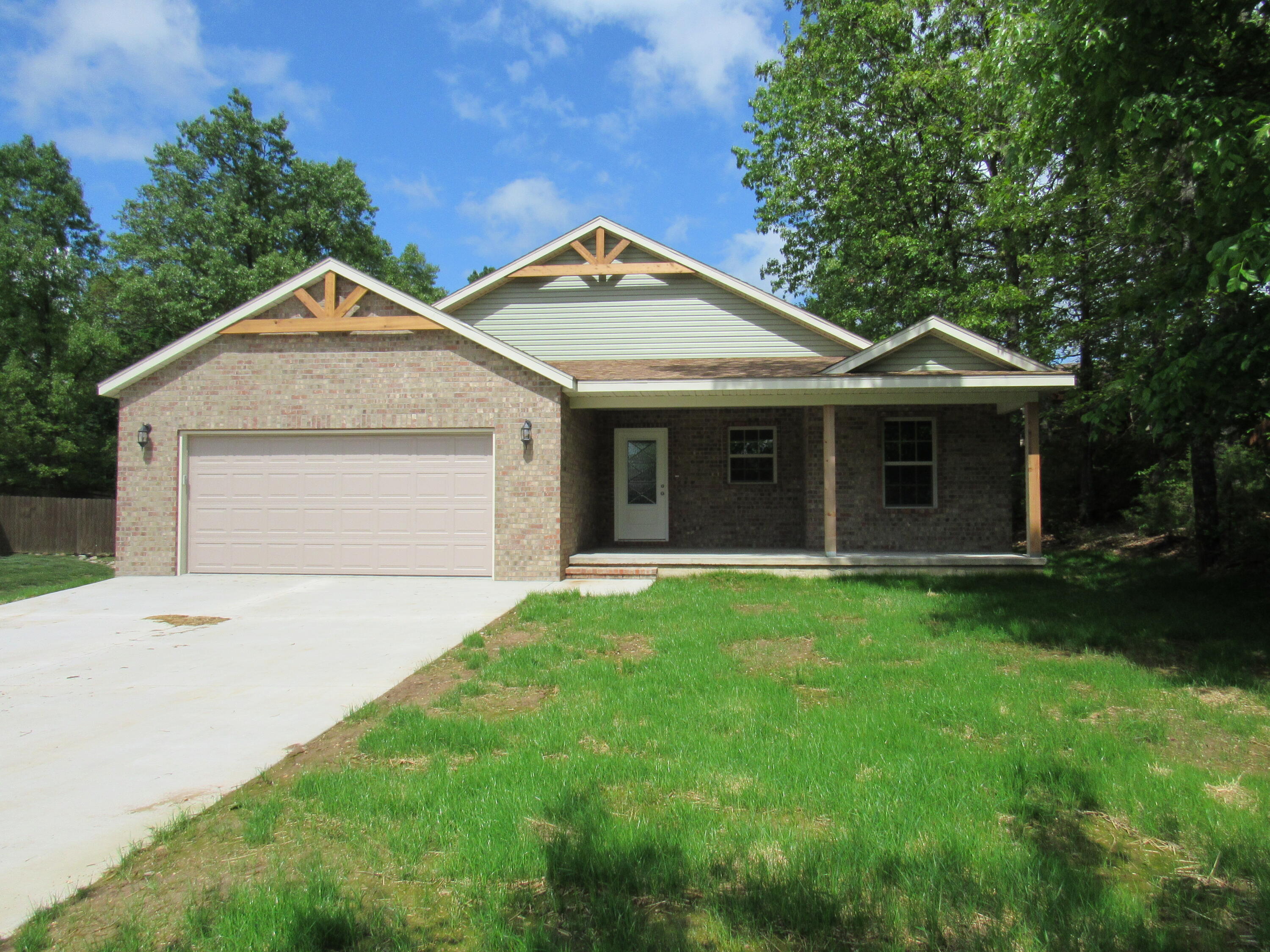1560 Lacy Spring Drive Property Photo 2