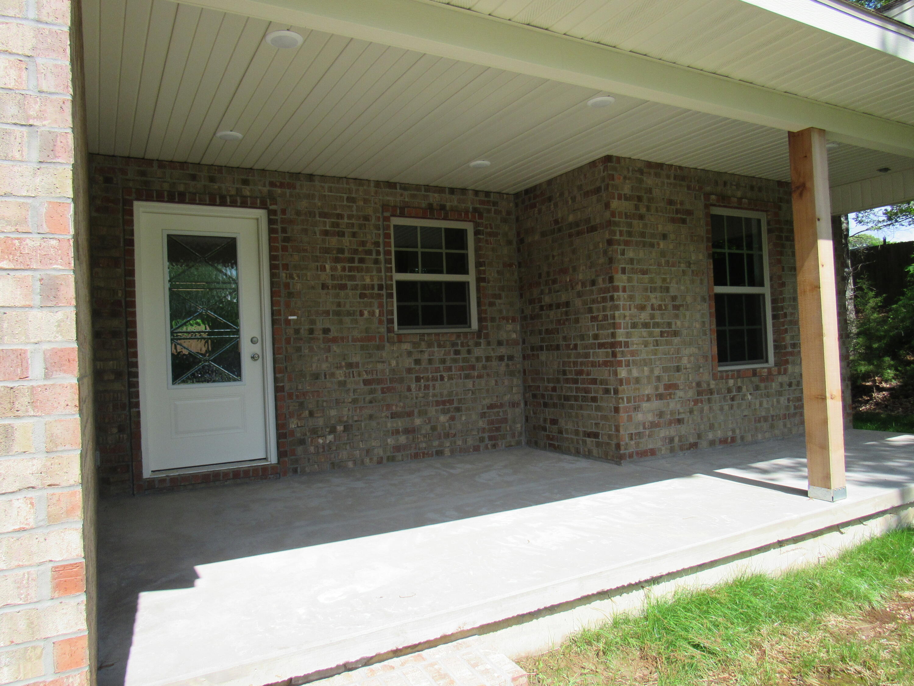1560 Lacy Spring Drive Property Photo 4