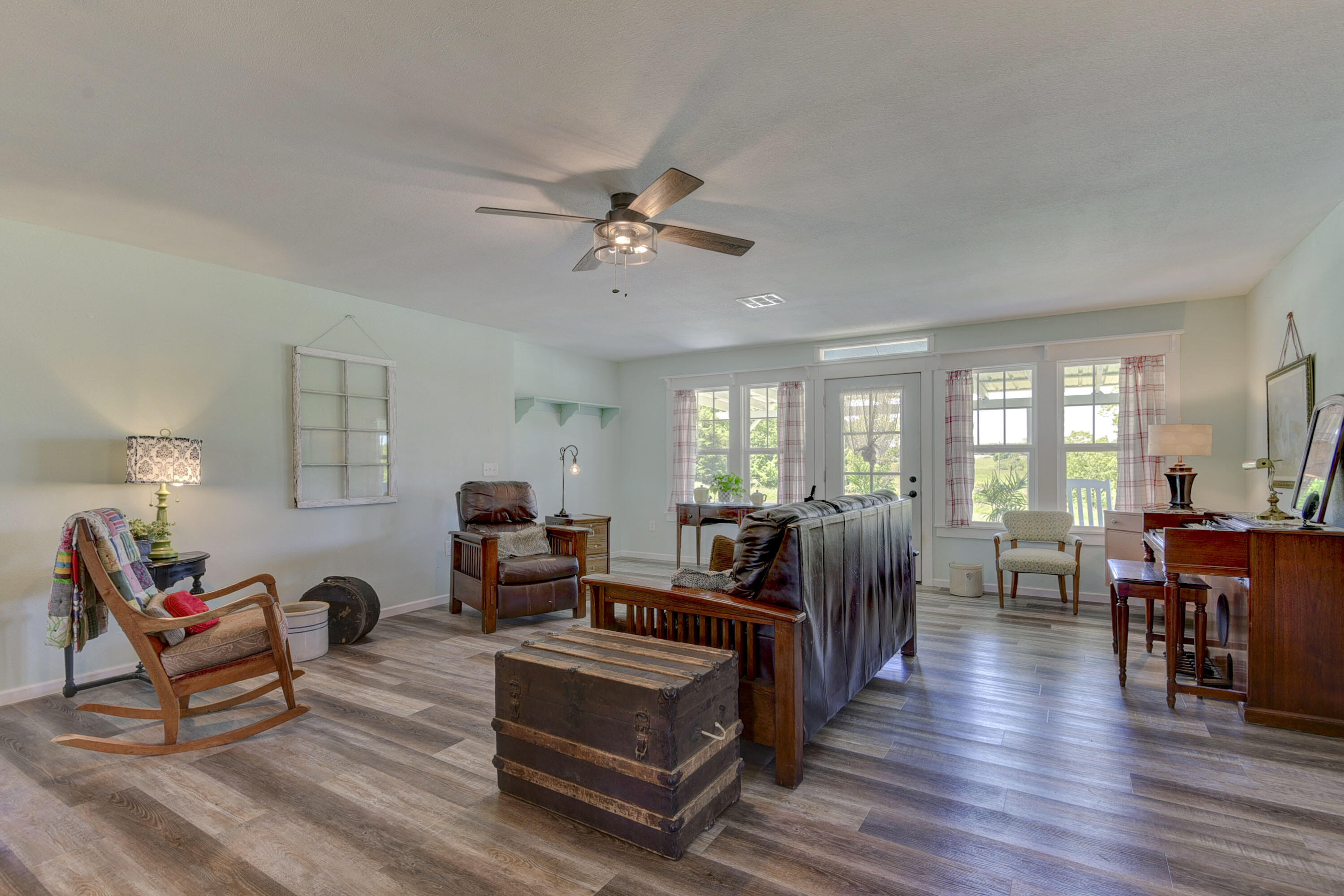 12030 Farm Road 1100 Property Photo 11