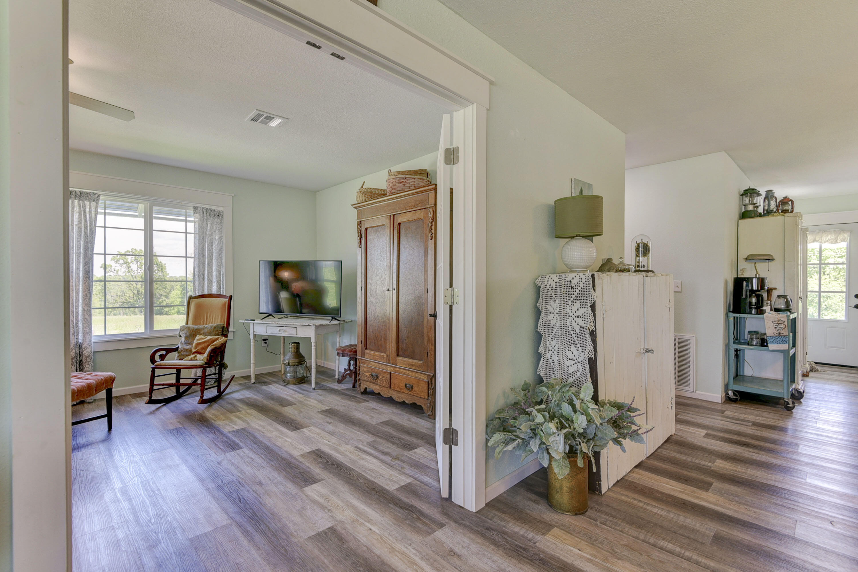 12030 Farm Road 1100 Property Photo 15