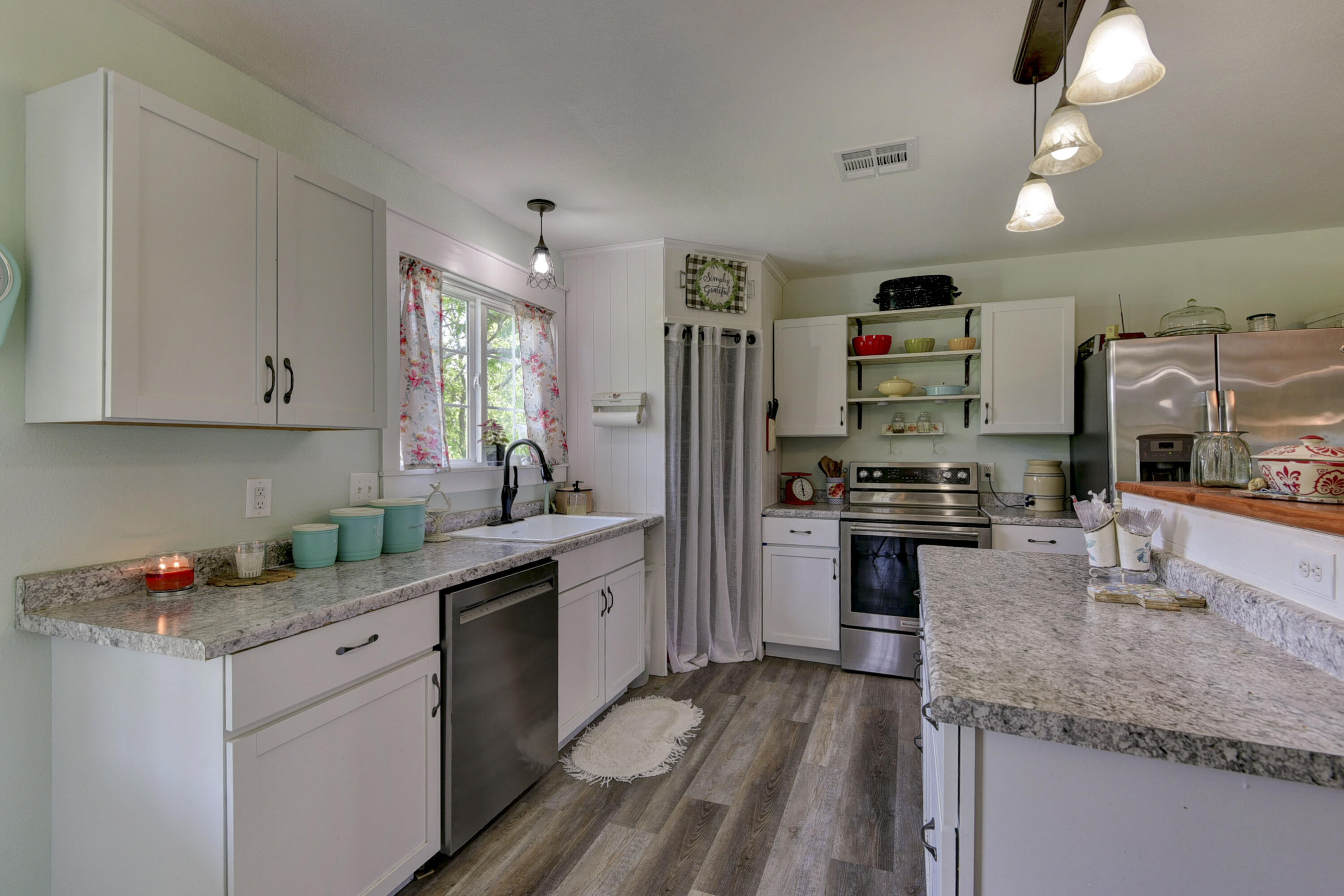 12030 Farm Road 1100 Property Photo 16