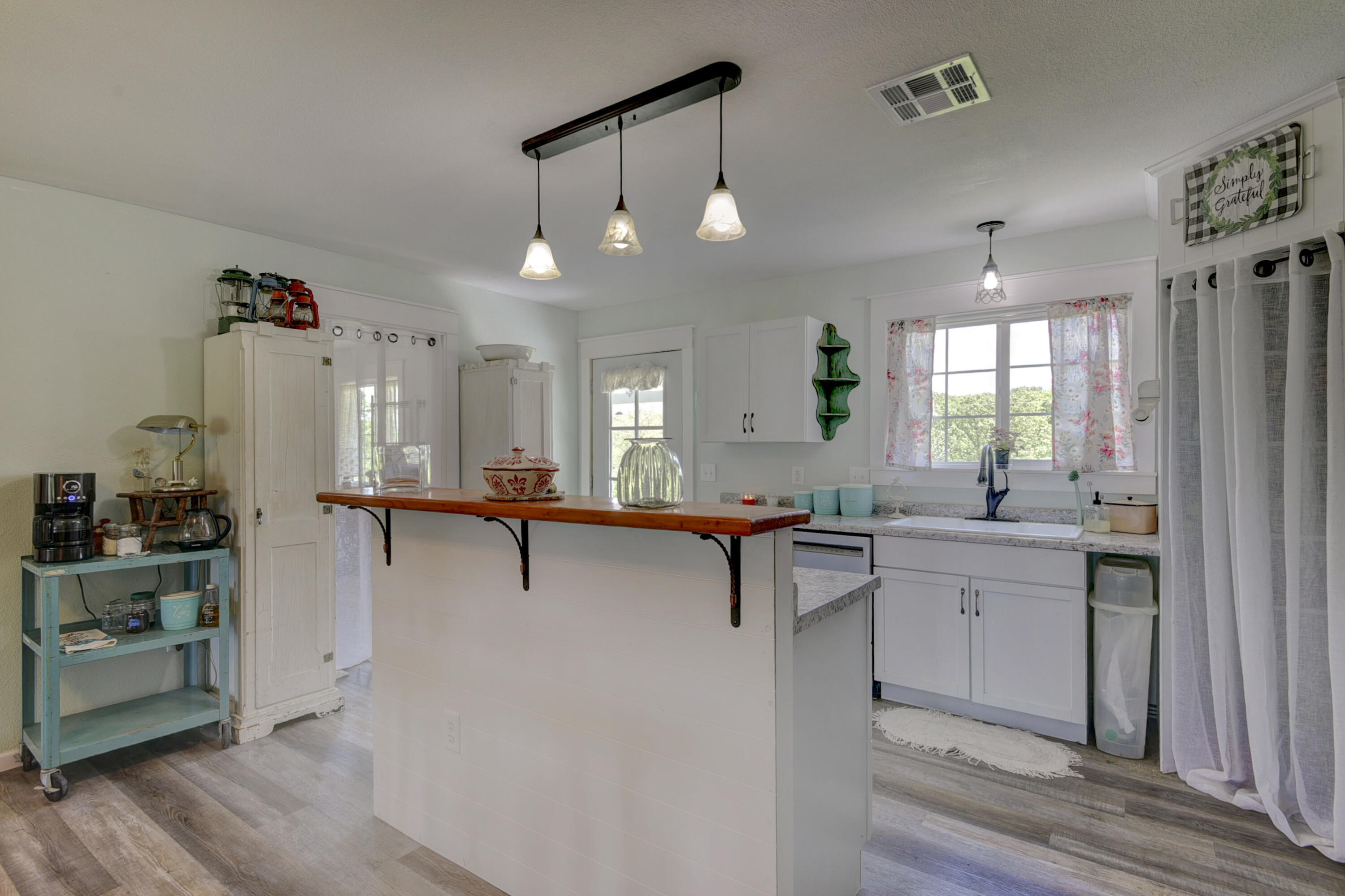 12030 Farm Road 1100 Property Photo 19
