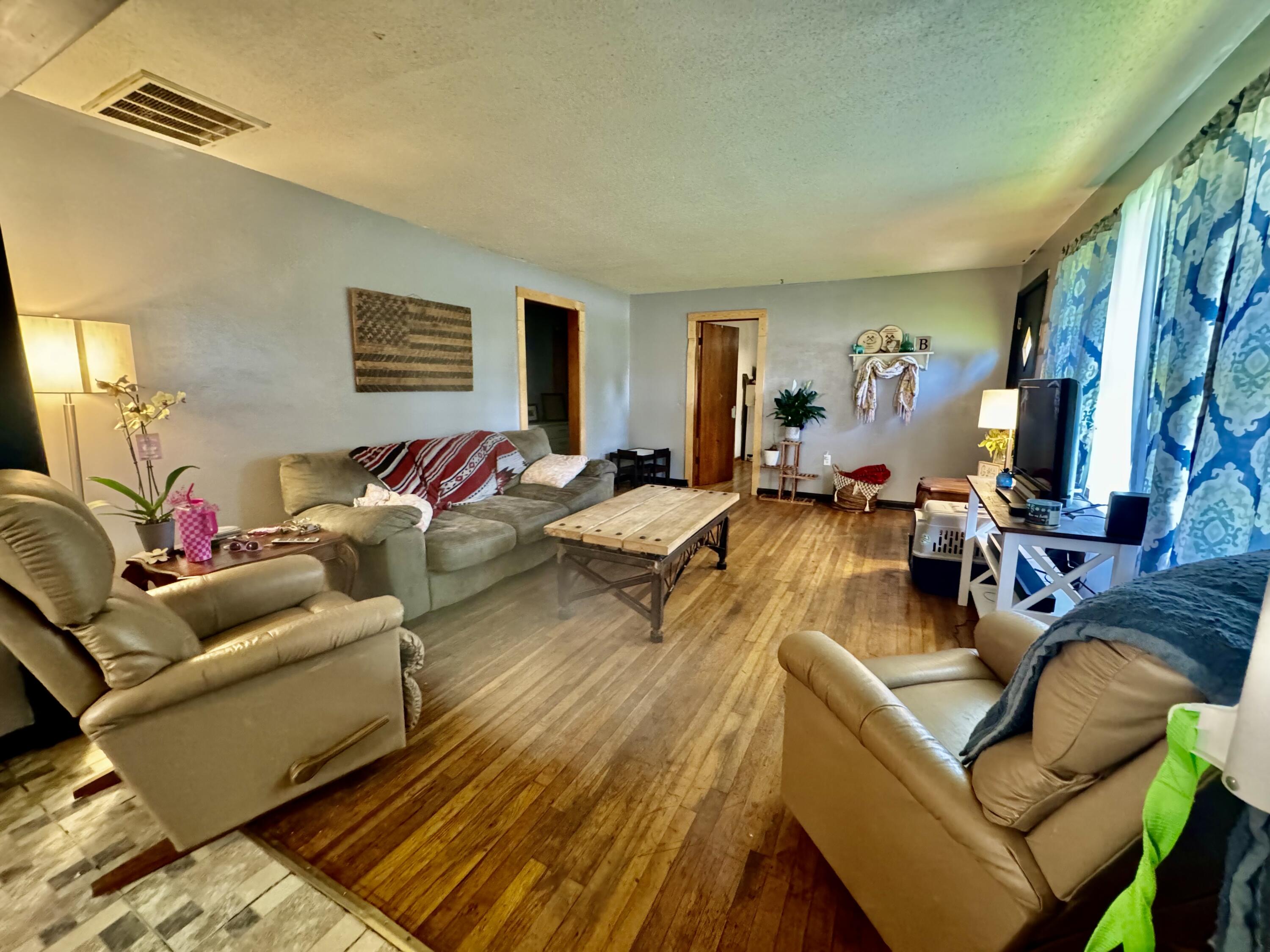 12824 Main Street Property Photo 8