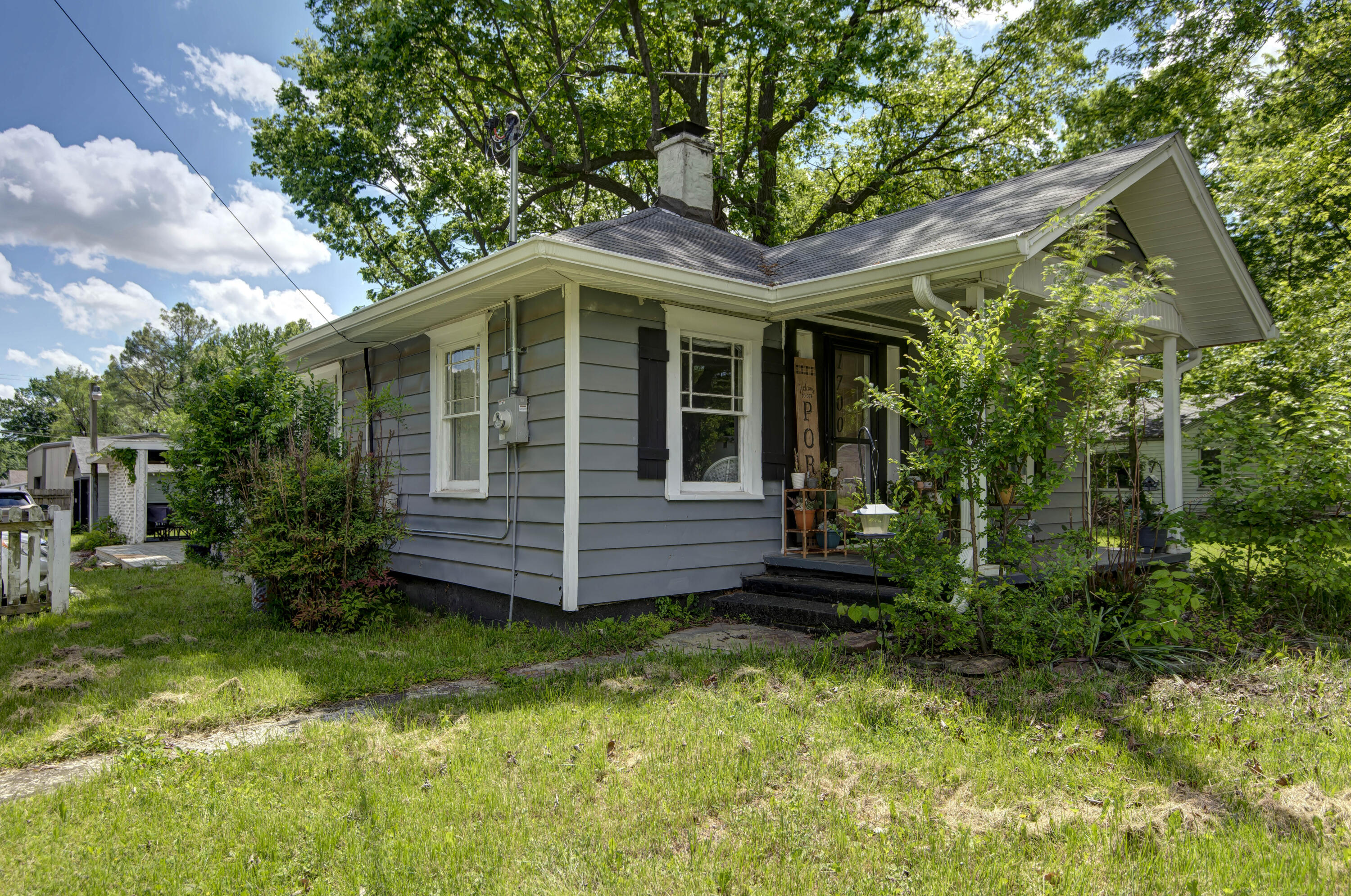 1700 West Webster Street Property Photo 2