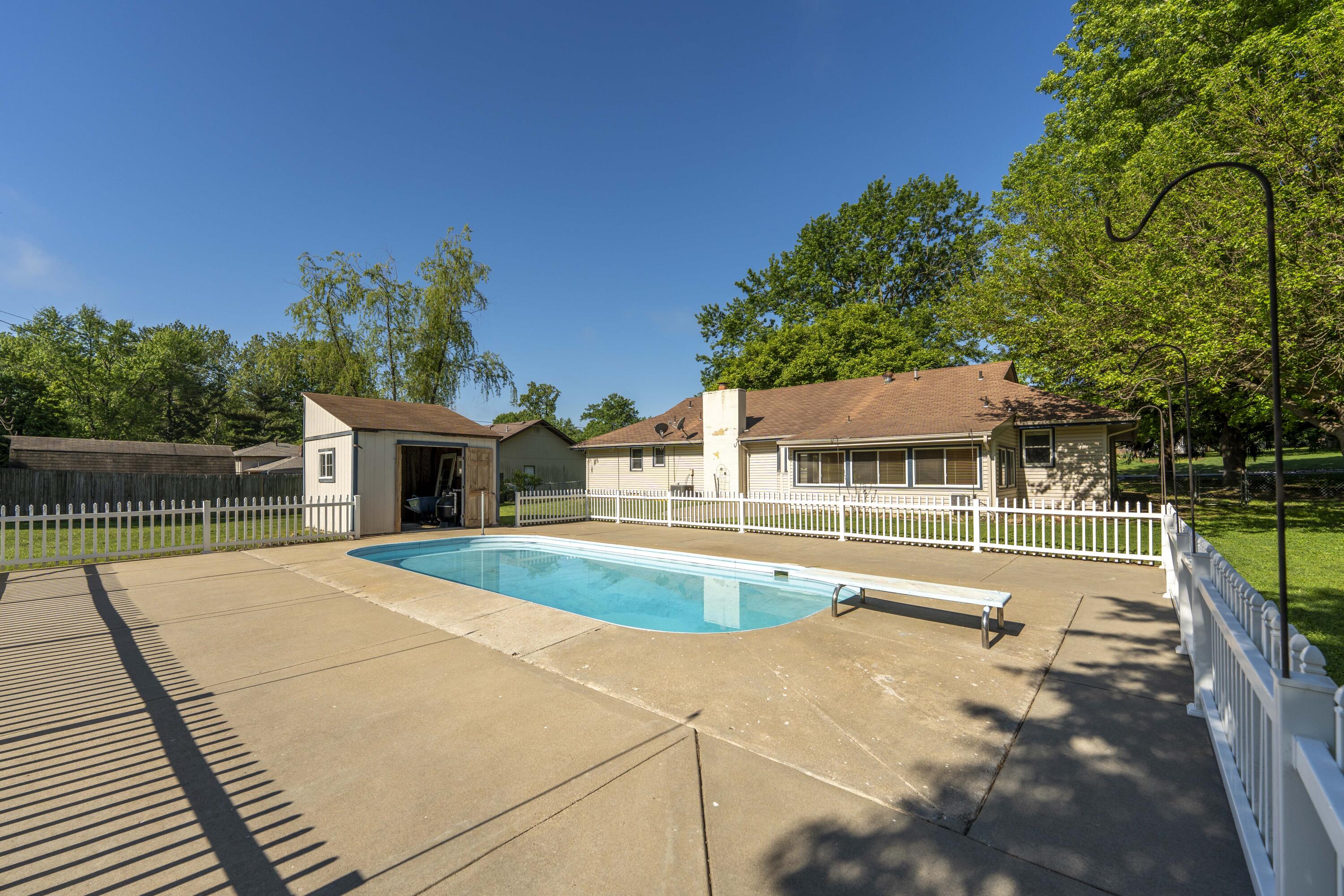 4852 South Charleston Avenue Property Photo 2