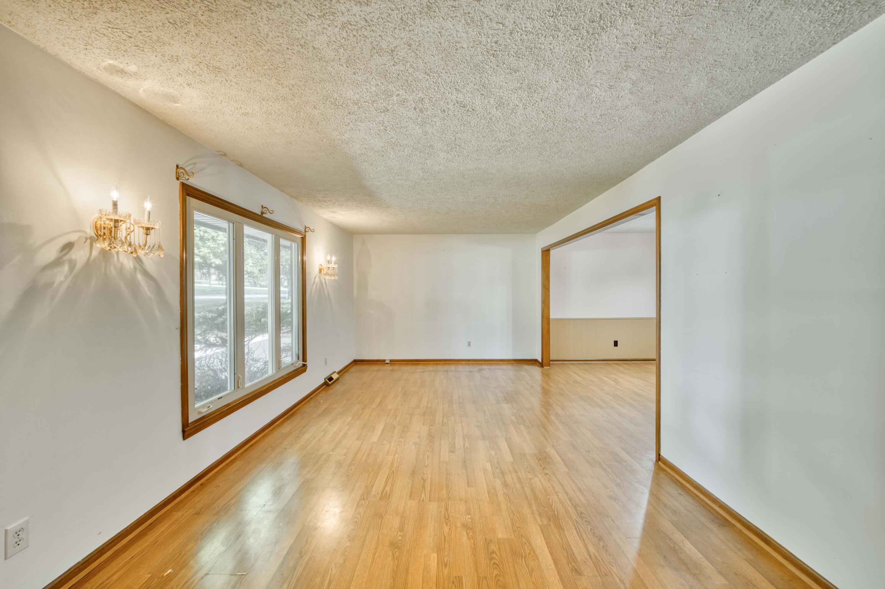 4852 South Charleston Avenue Property Photo 4