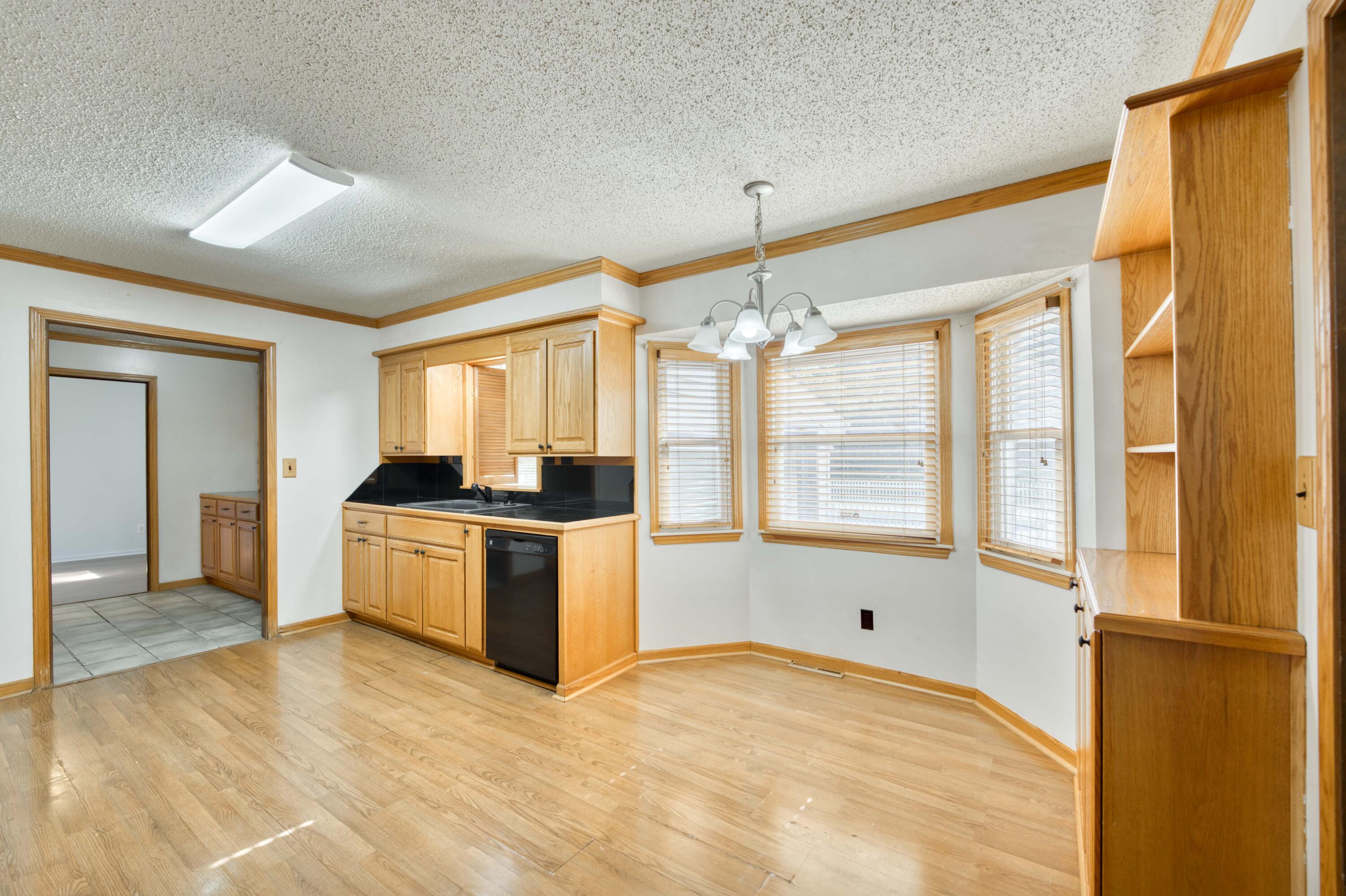 4852 South Charleston Avenue Property Photo 13