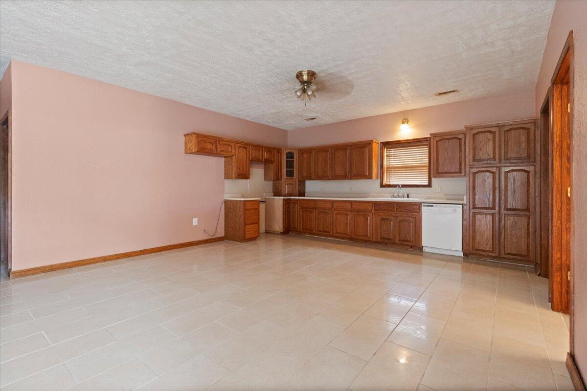 232 West First Street Property Photo 5