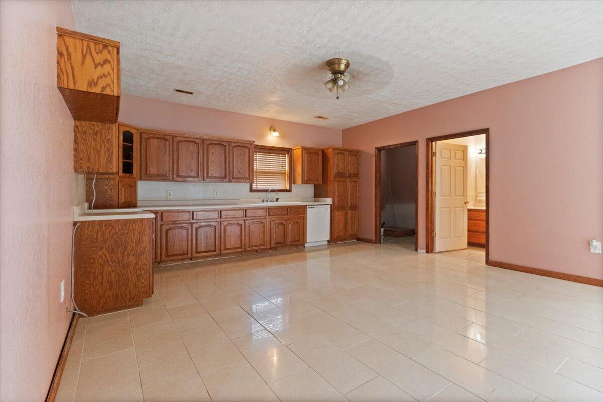 232 West First Street Property Photo 6