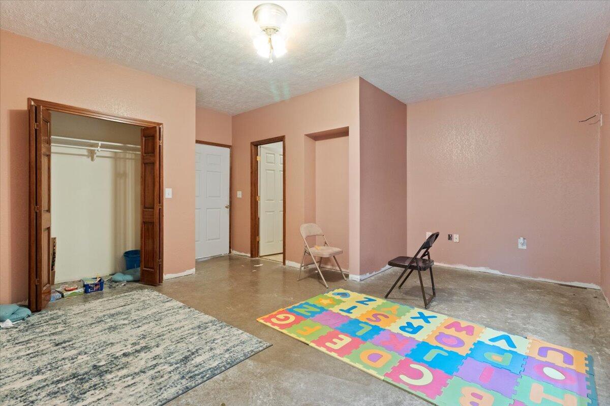 232 West First Street Property Photo 14