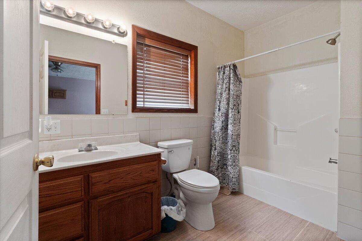 232 West First Street Property Photo 18