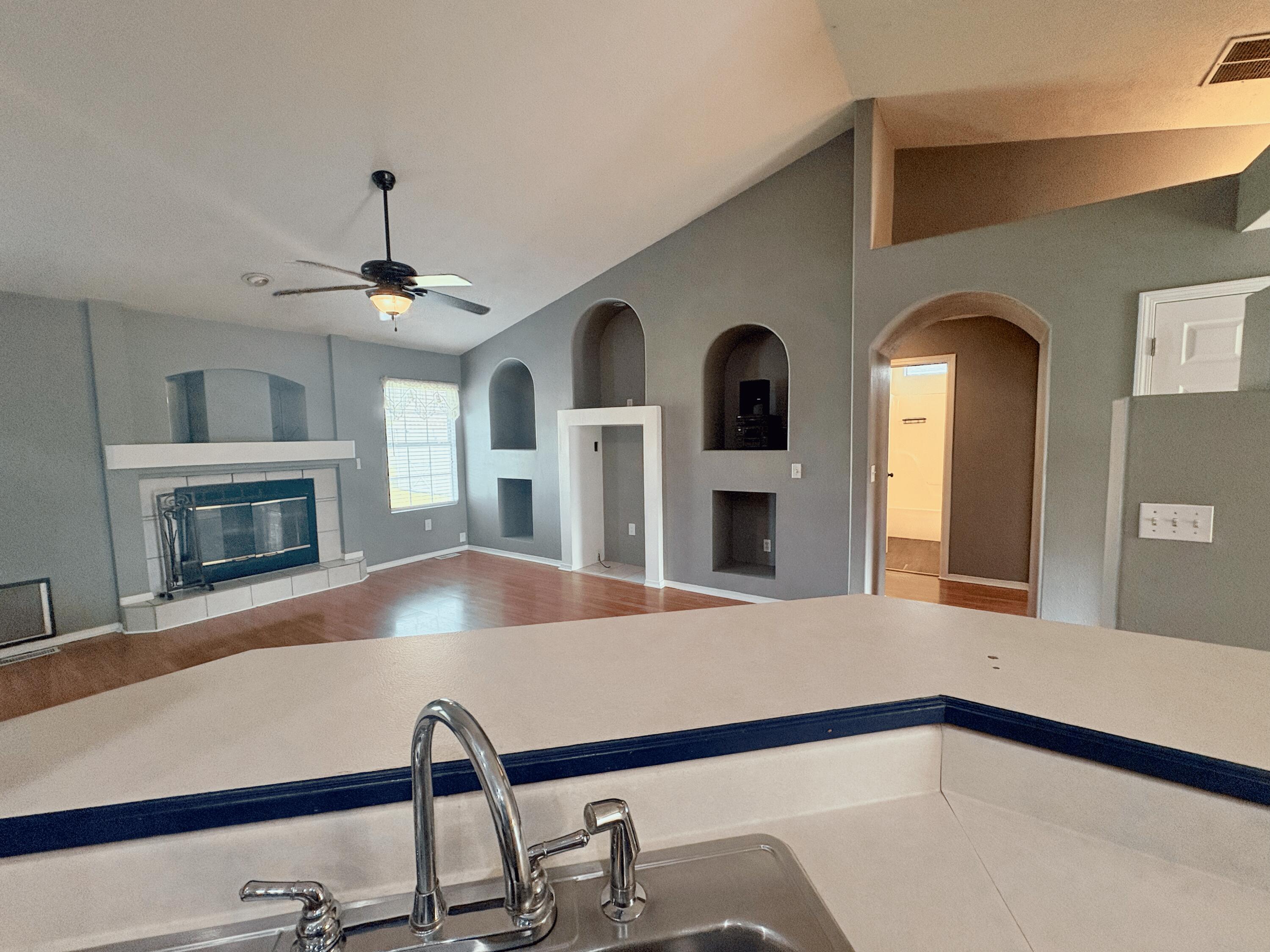 707 South Eastridge Property Photo 9