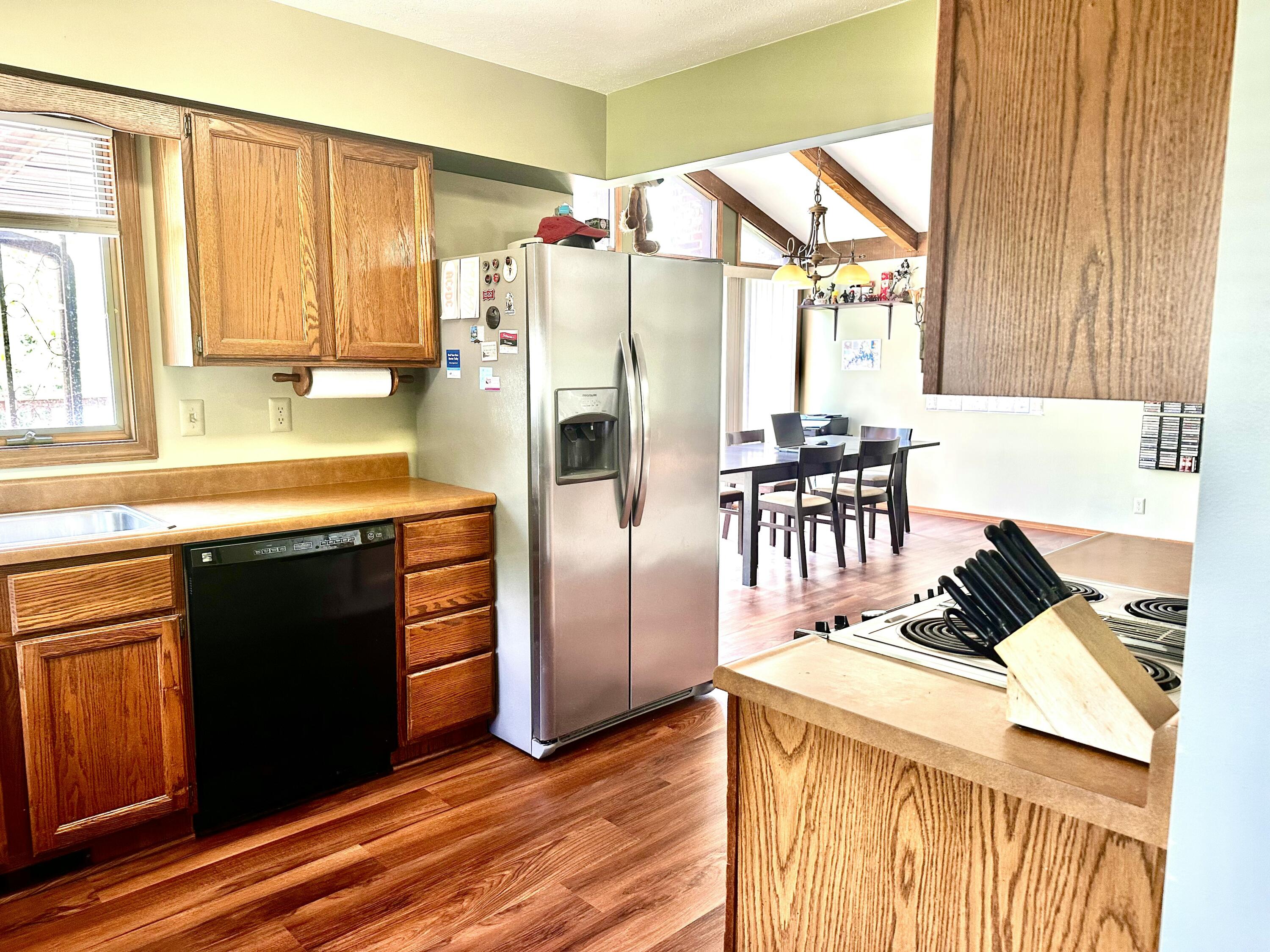 8 Sunset Street Property Photo 31