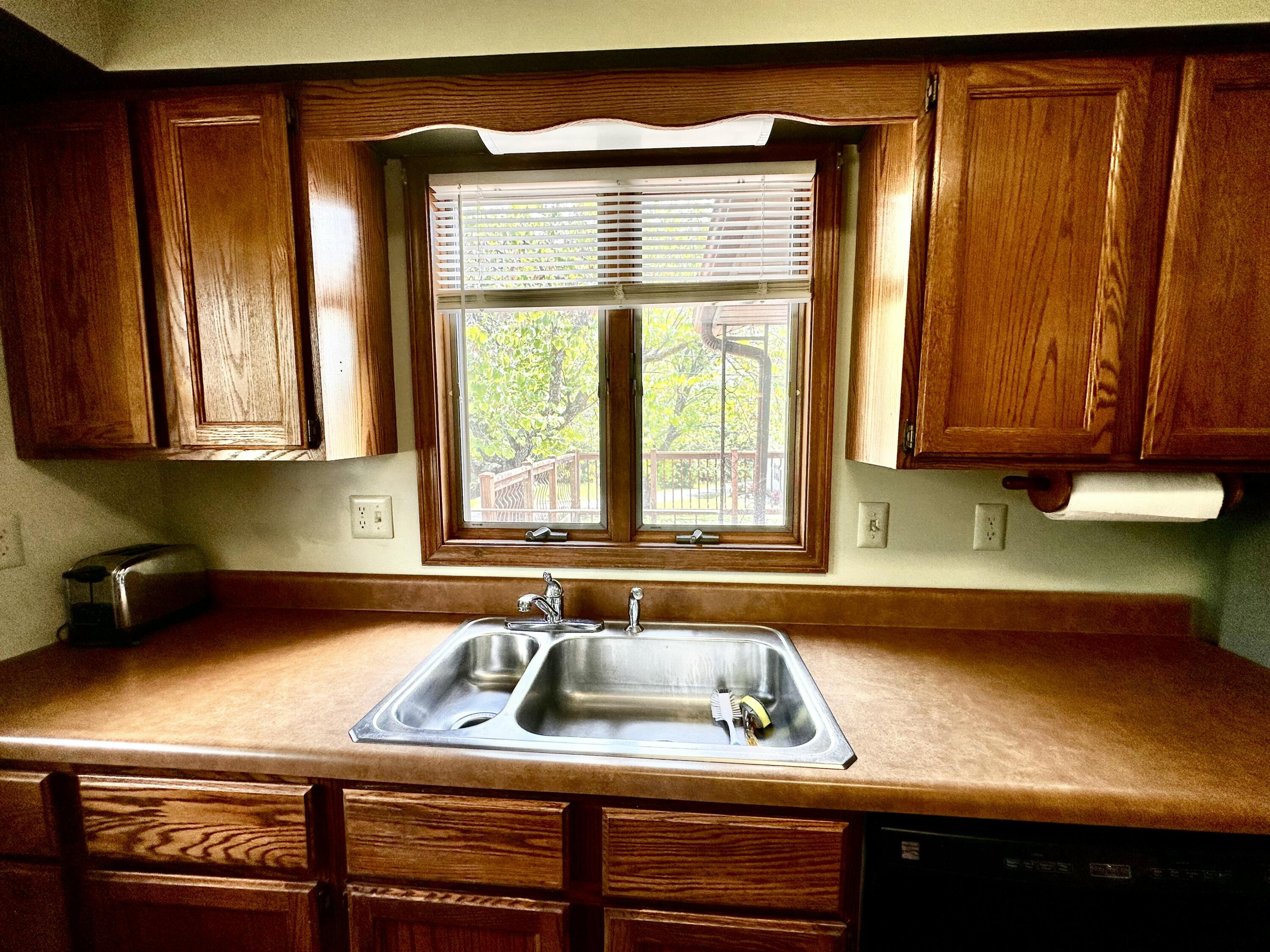 8 Sunset Street Property Photo 34