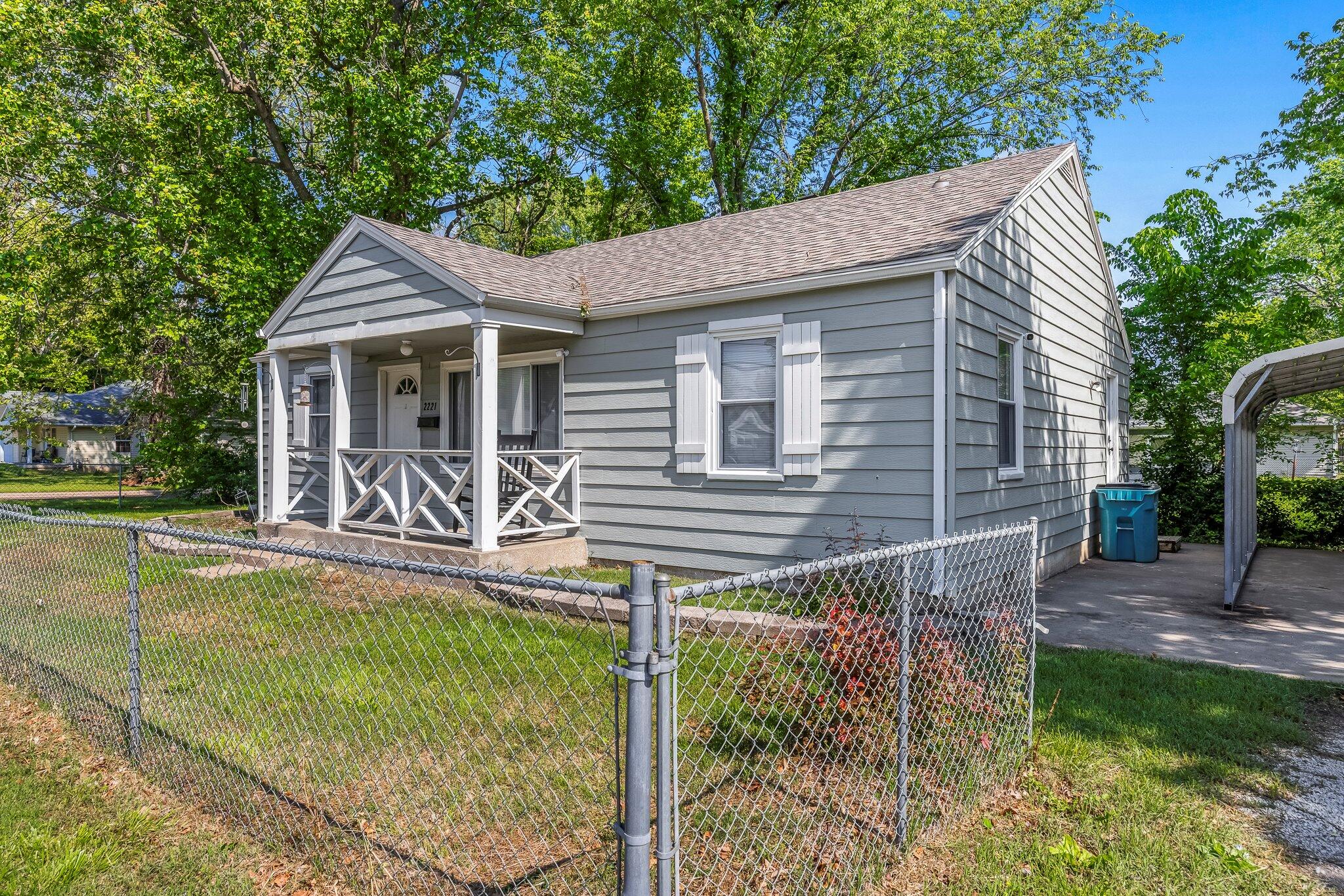2221 West Nichols Street Property Photo