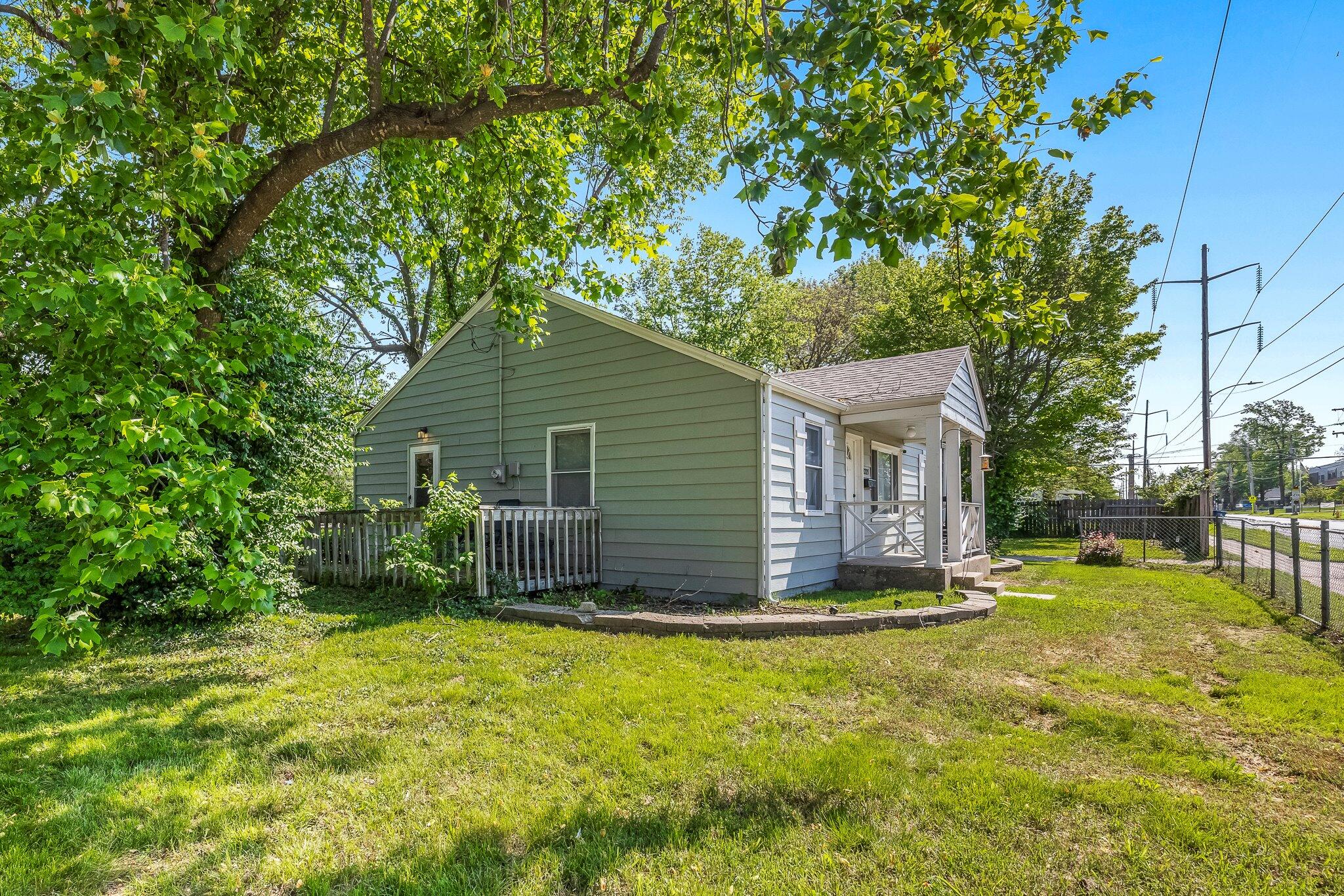 2221 West Nichols Street Property Photo 4