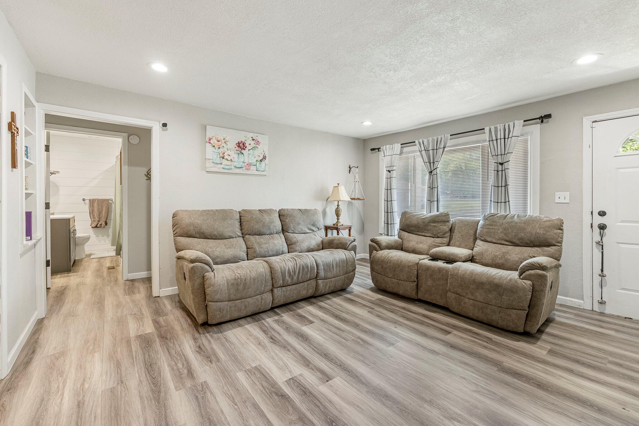 2221 West Nichols Street Property Photo 6