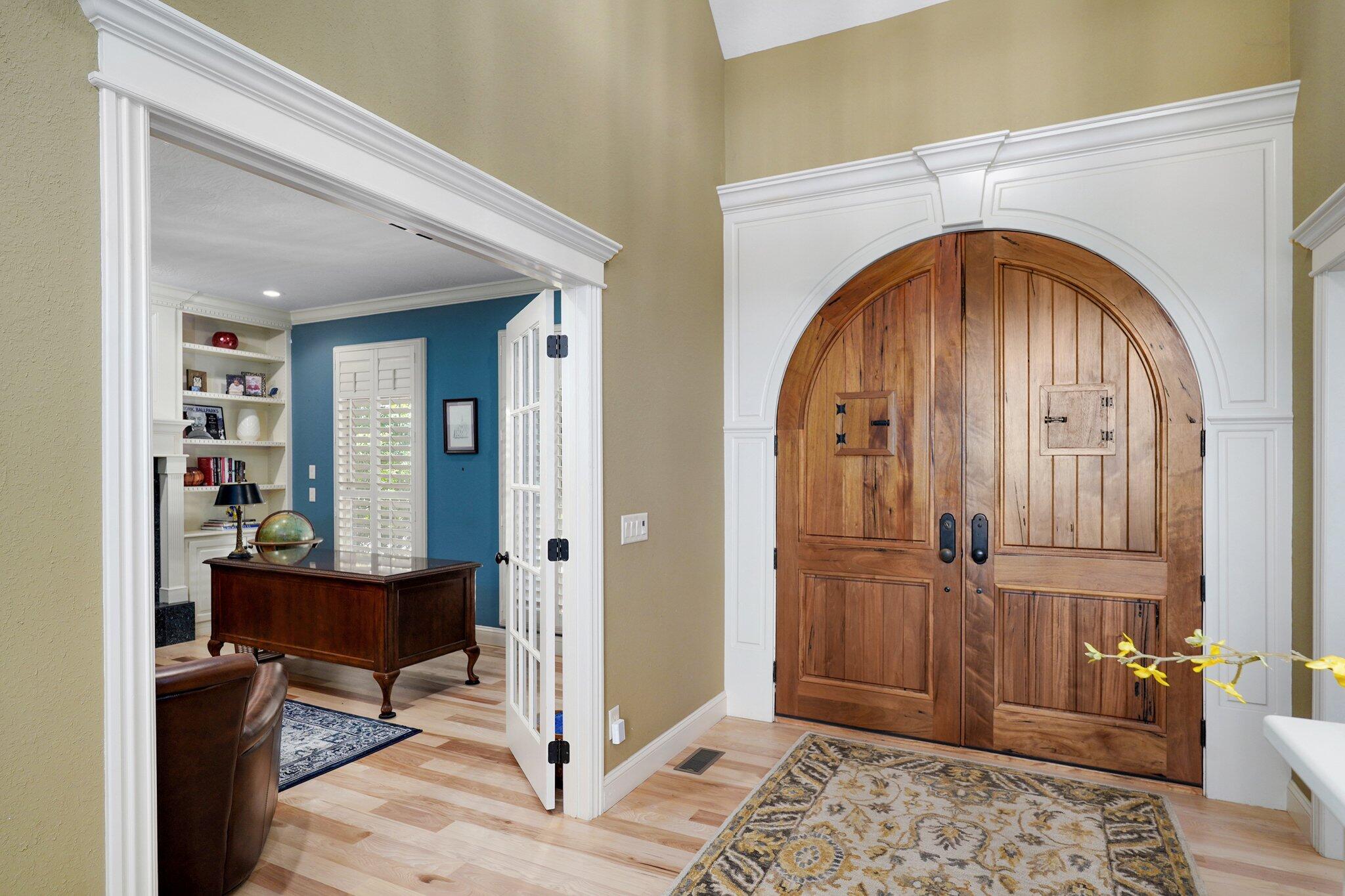 5853 South Northern Ridge Road Property Photo 8