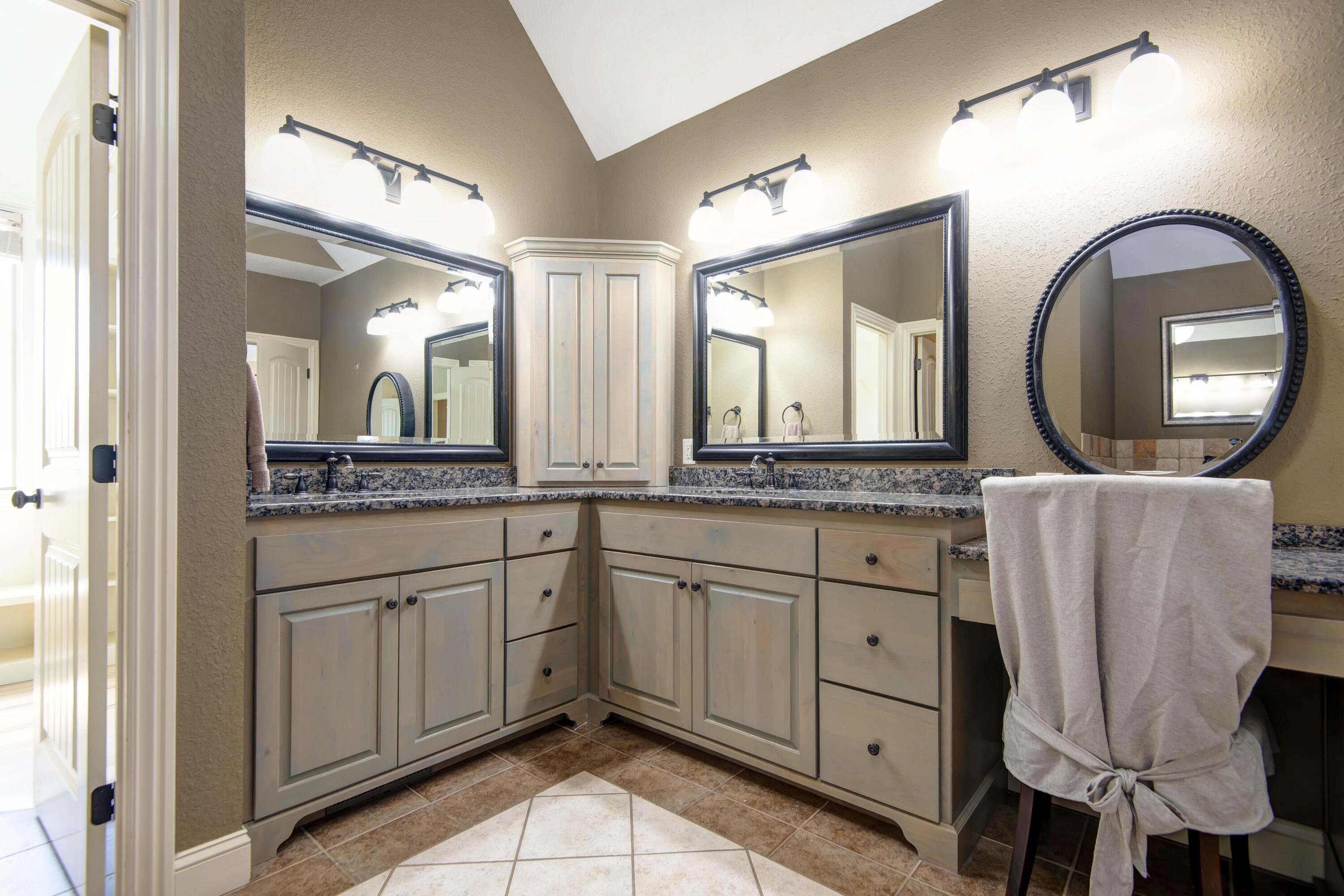 5853 South Northern Ridge Road Property Photo 36