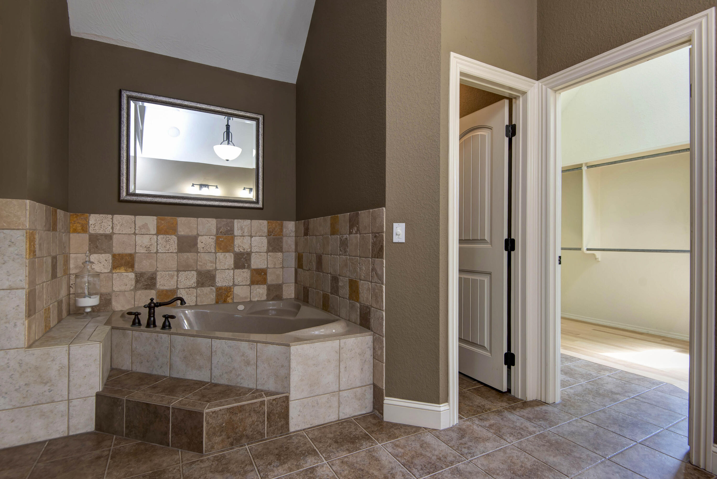 5853 South Northern Ridge Road Property Photo 38