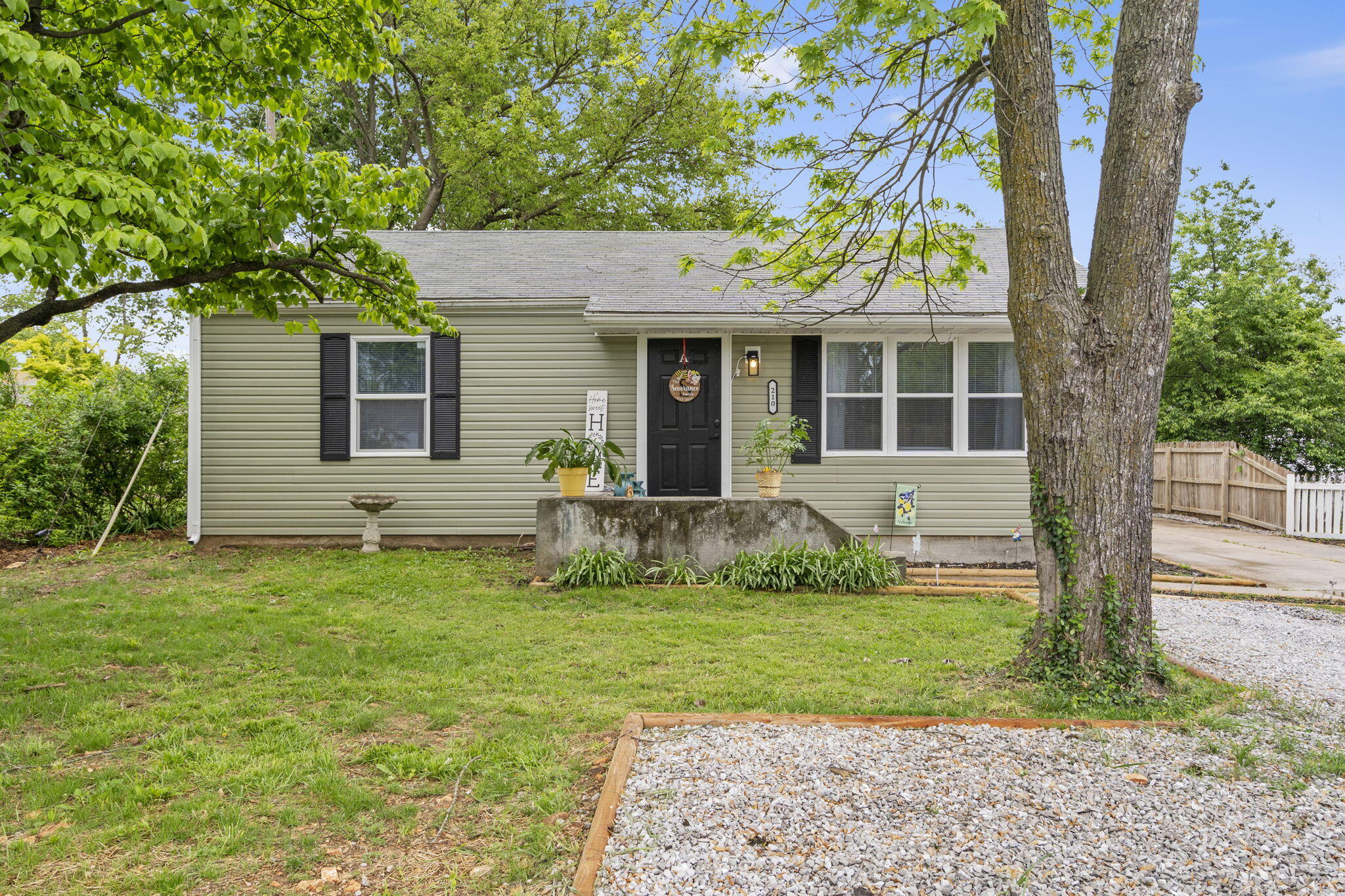 210 North Scenic Avenue Property Photo 2