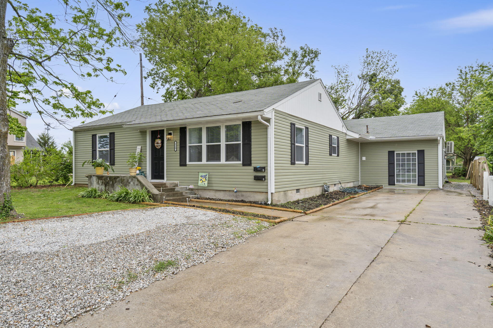 210 North Scenic Avenue Property Photo 3
