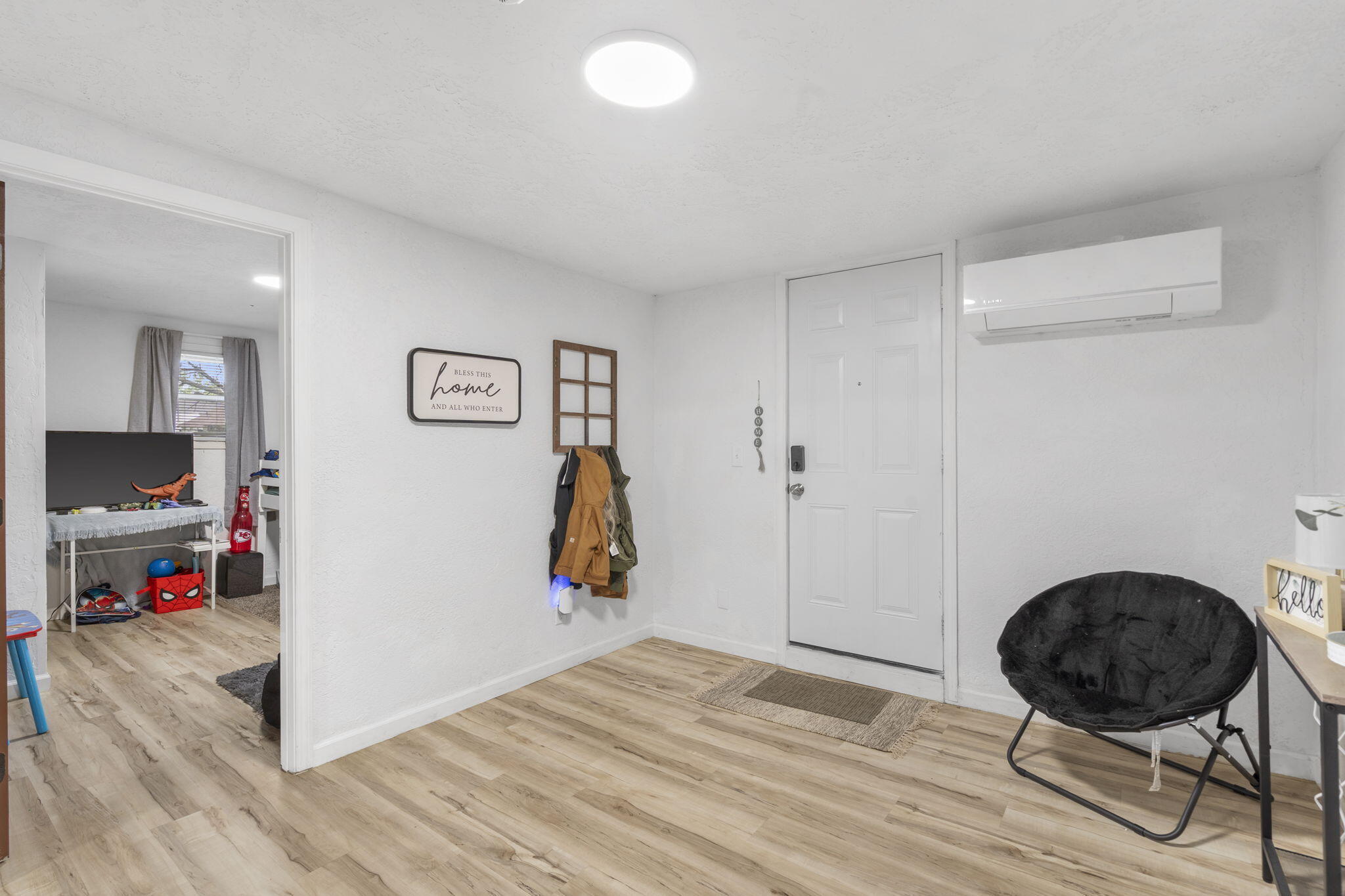 210 North Scenic Avenue Property Photo 17