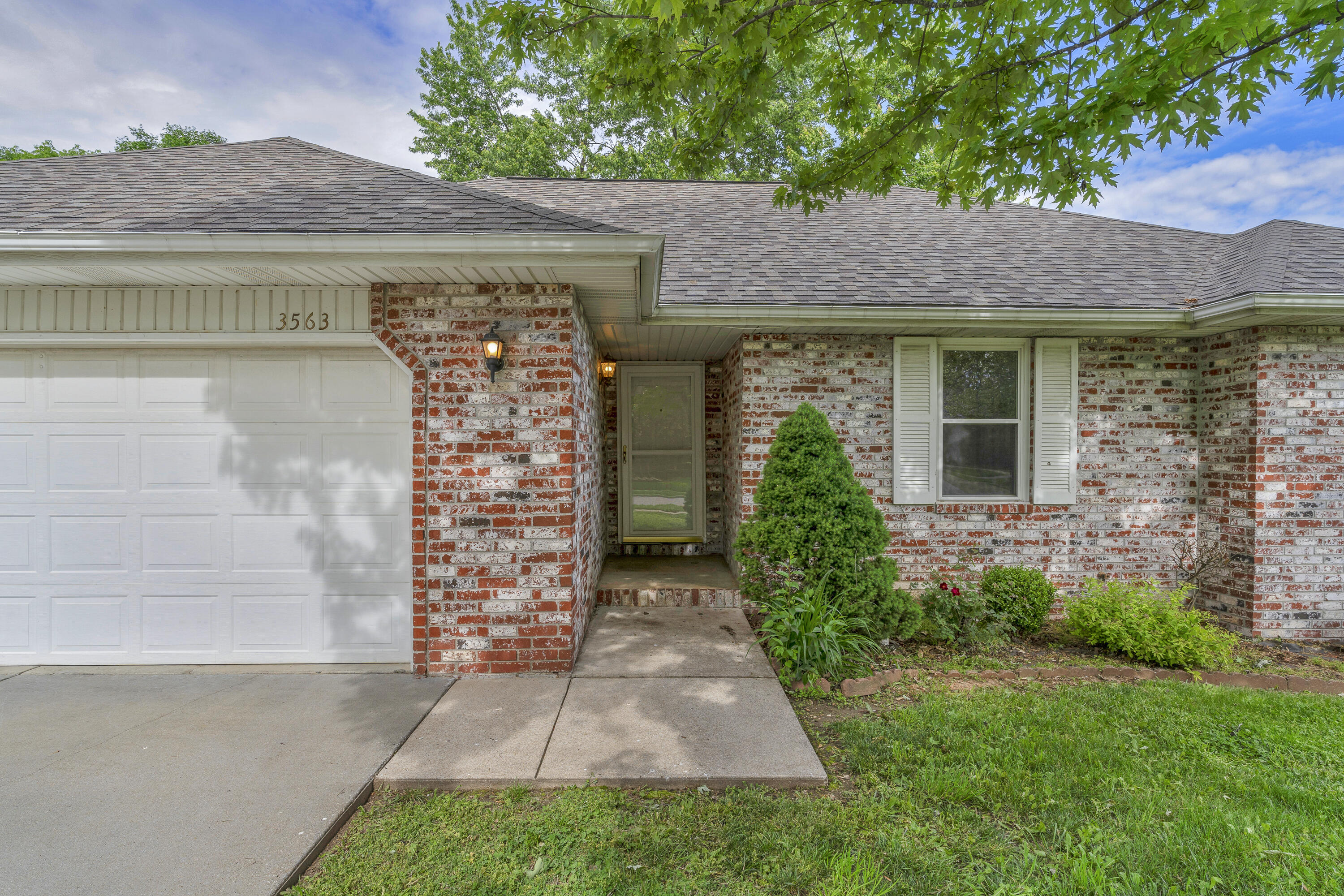 3563 South Western Avenue Property Photo 4