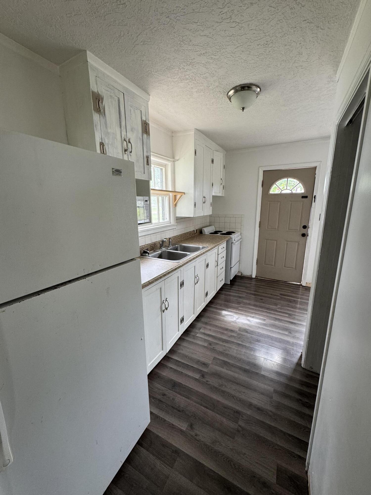 1161 Enfield Drive Property Photo 4