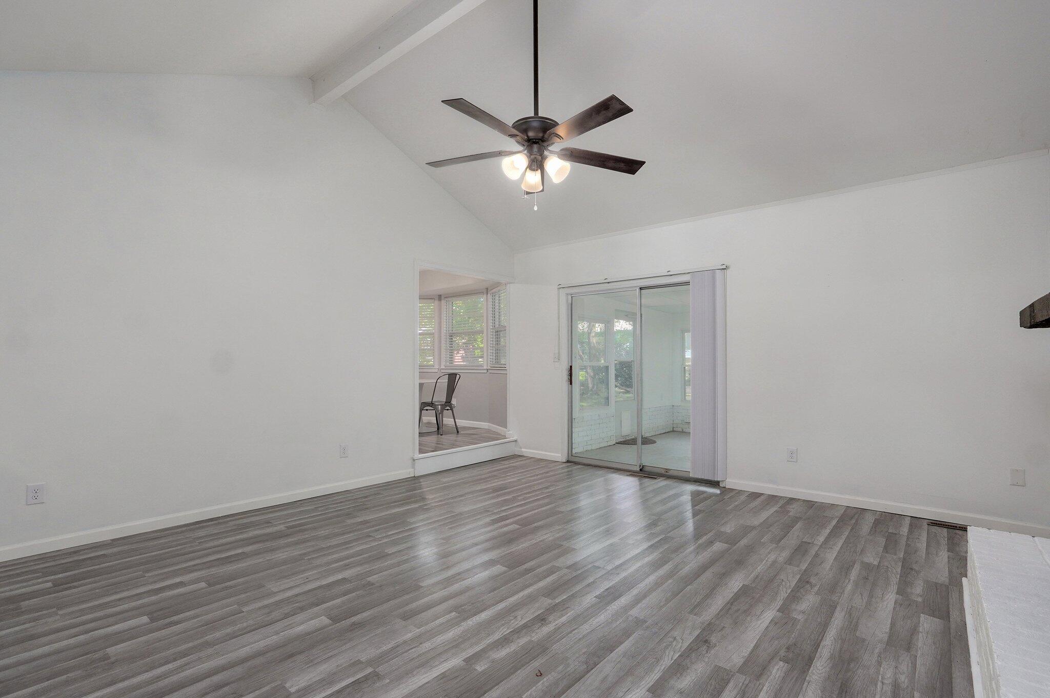 2857 East Linwood Street Property Photo 8