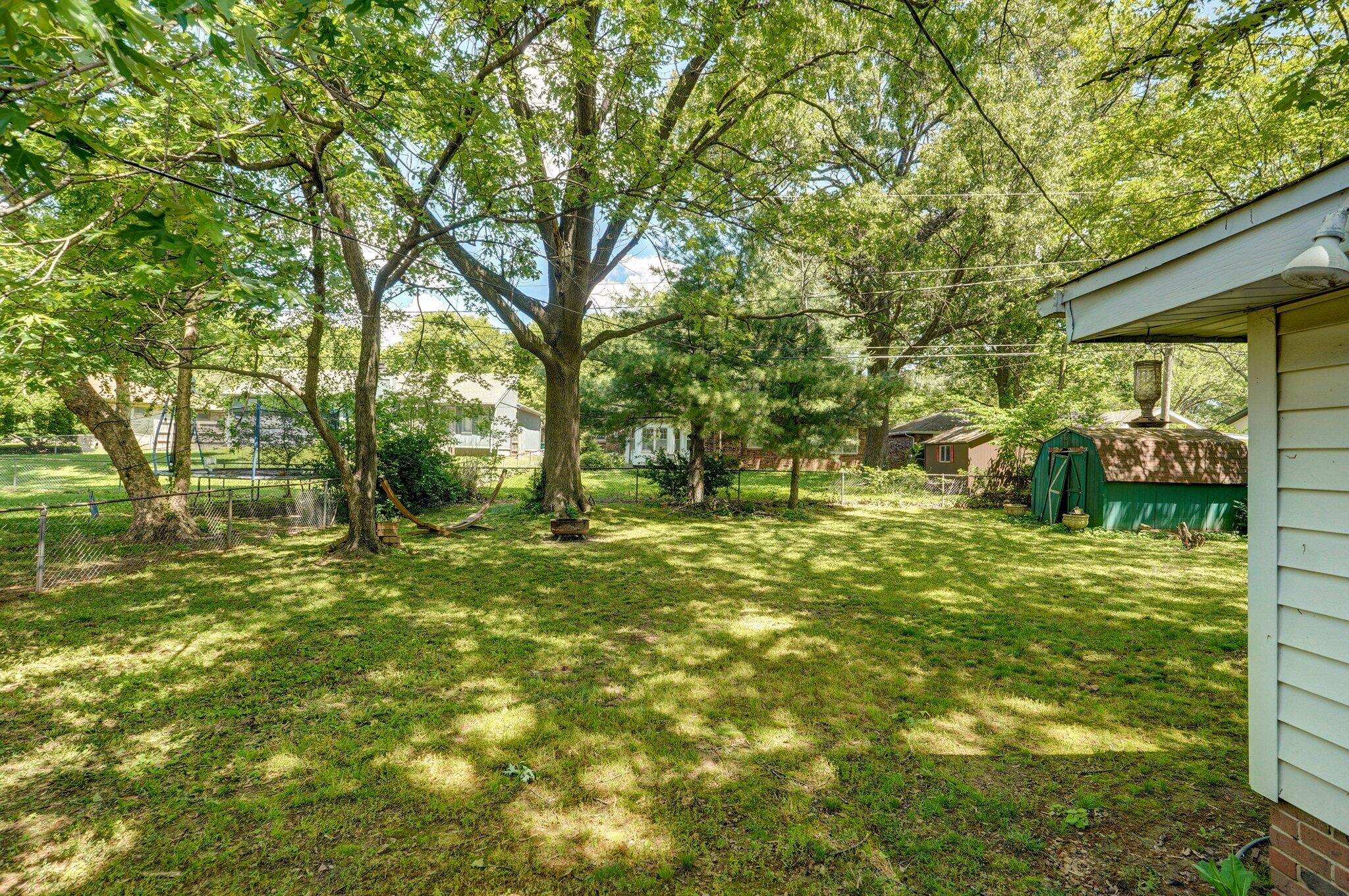 2857 East Linwood Street Property Photo 28