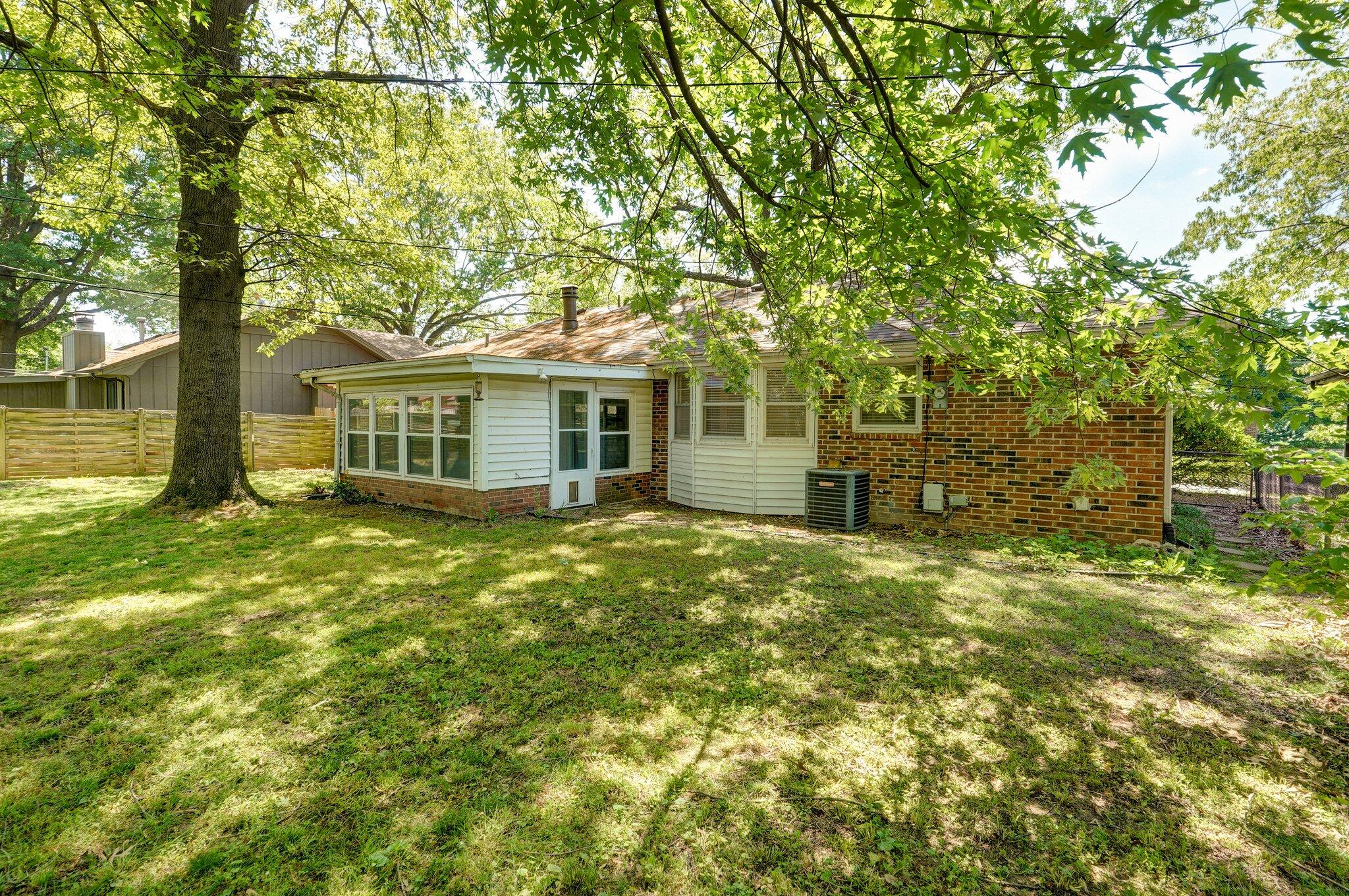 2857 East Linwood Street Property Photo 29