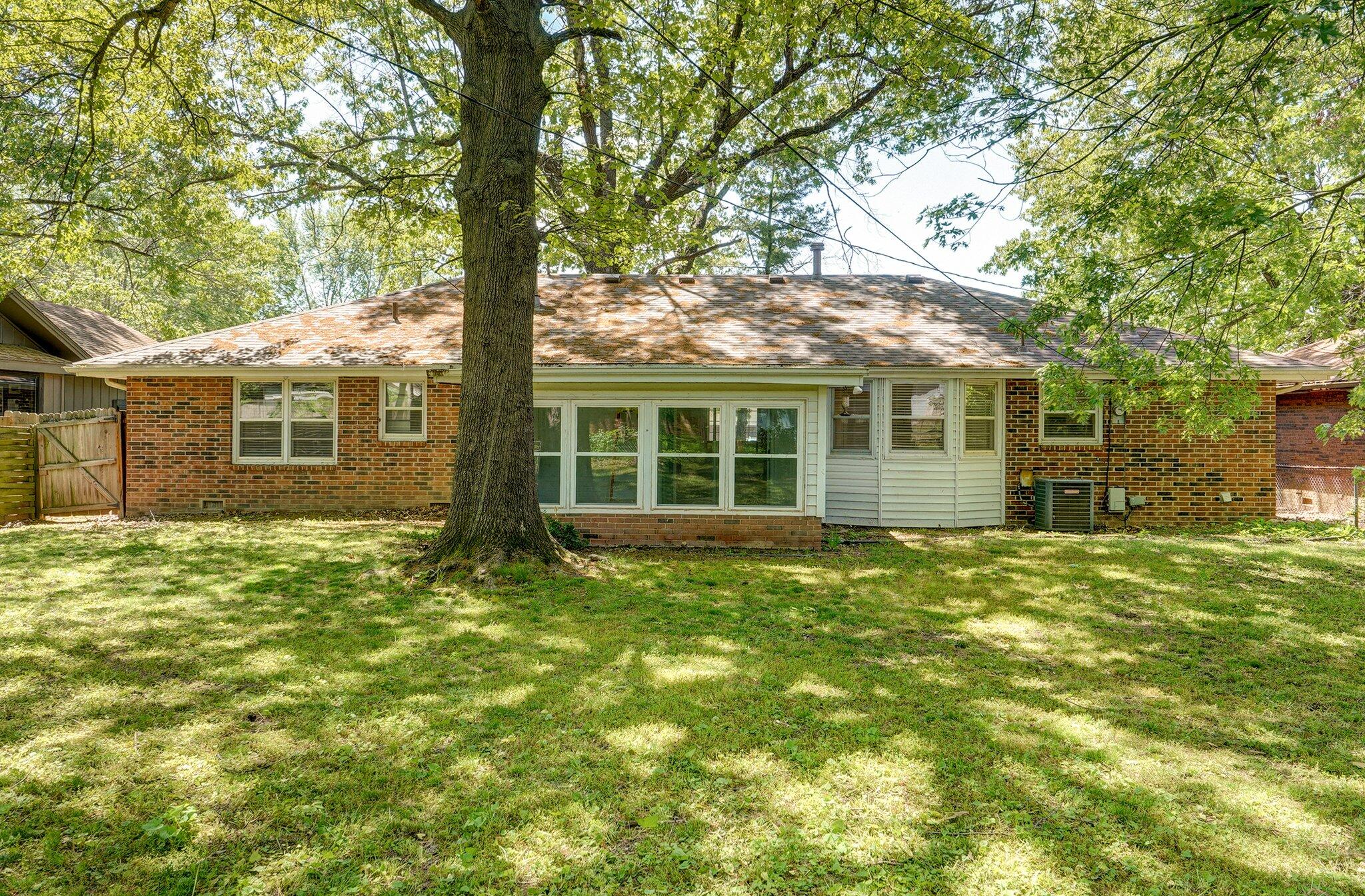 2857 East Linwood Street Property Photo 30
