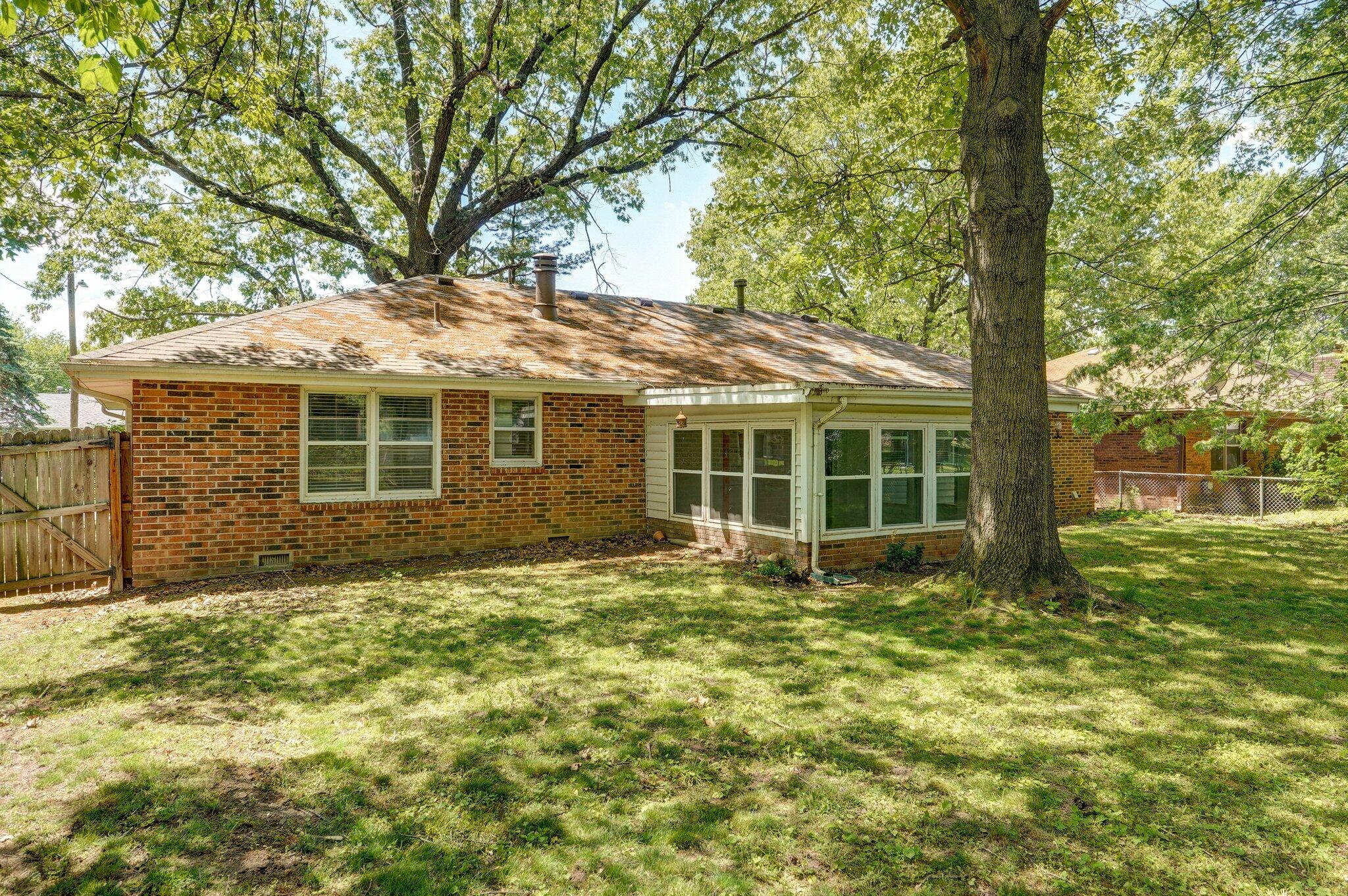 2857 East Linwood Street Property Photo 31
