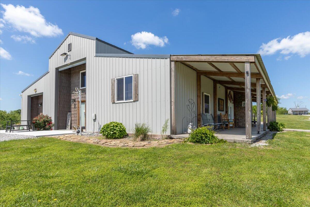 1633 Jessie James Road Property Photo 5